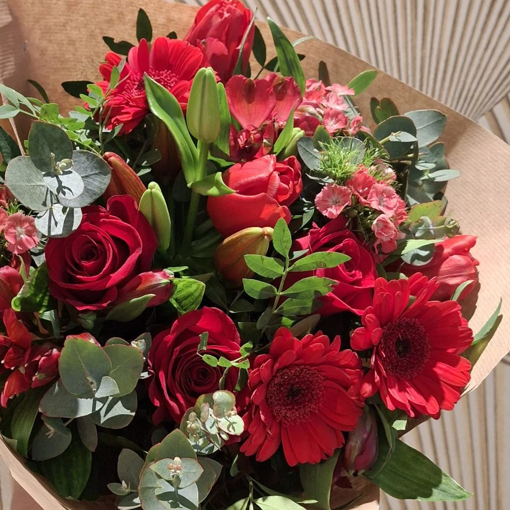 je taime en rouge, par Art Floral Le Puy en Velay, fleuriste à Le Puy-en-Velay