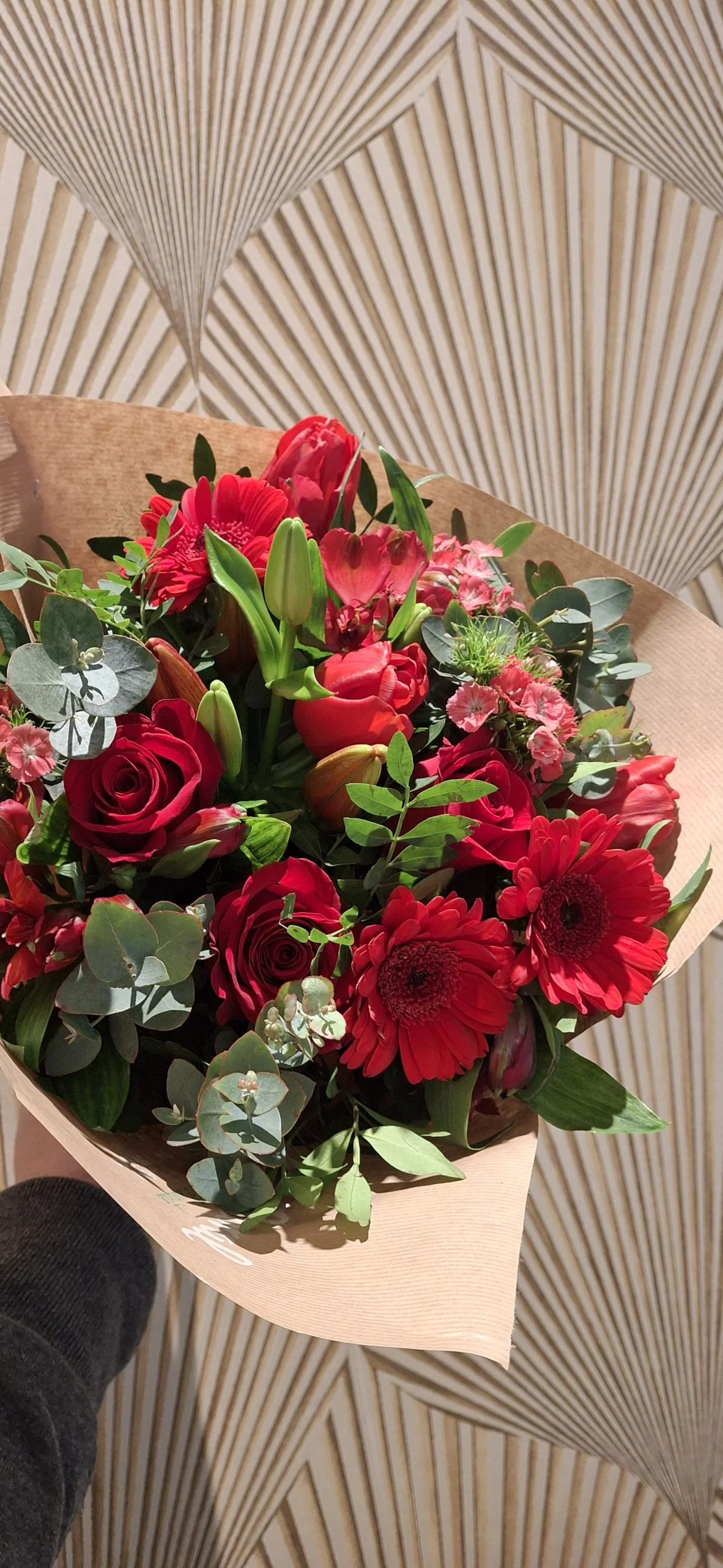 je taime en rouge, par Art Floral Le Puy en Velay, fleuriste à Le Puy-en-Velay