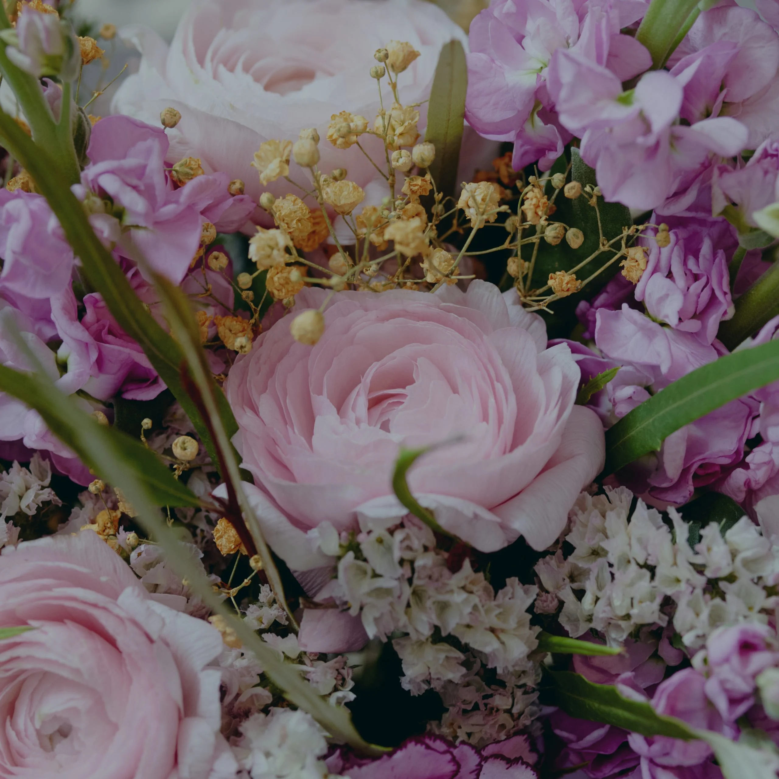 Les plus beaux bouquets d'Anniversaire de Mariage livrés par votre artisan fleuriste