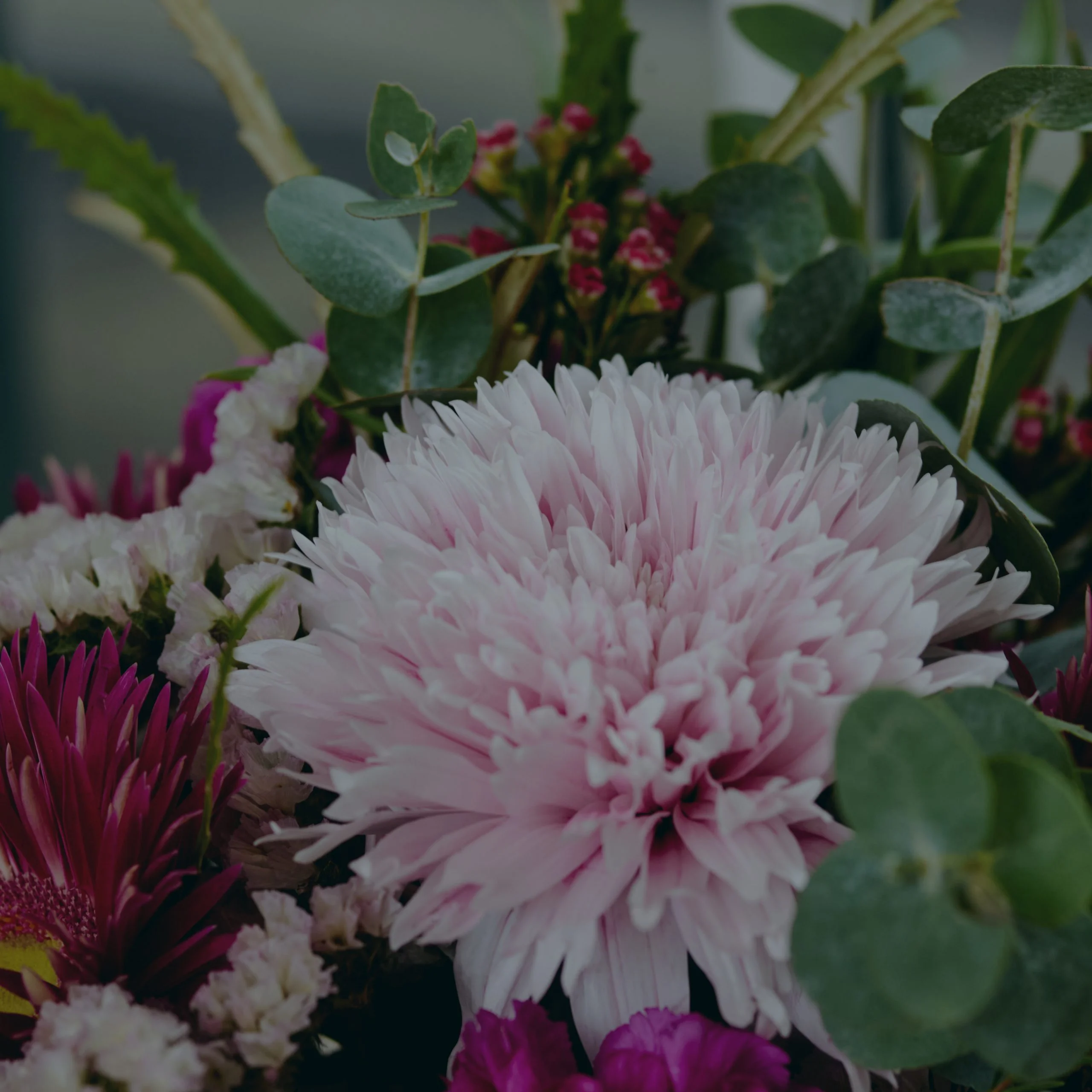 Pour un départ en Retraite, les plus belles fleurs livrées par votre artisan fleuriste