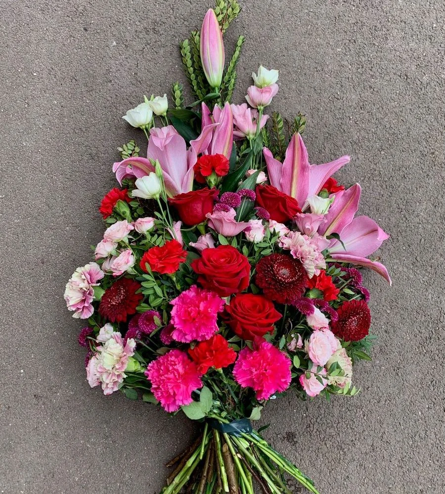 Gerbe à main, par Fleurs & Nature, fleuriste à Saintes