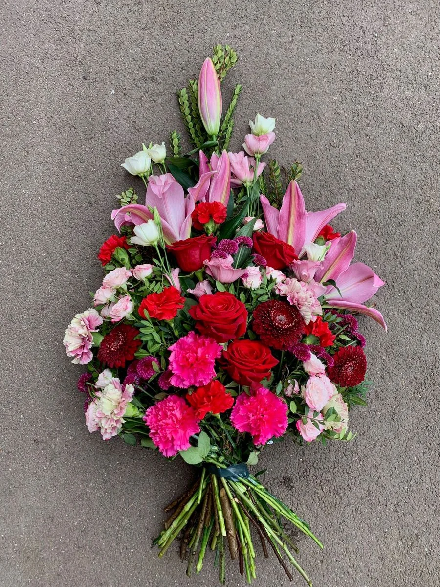 Gerbe à main, par Fleurs & Nature, fleuriste à Saintes