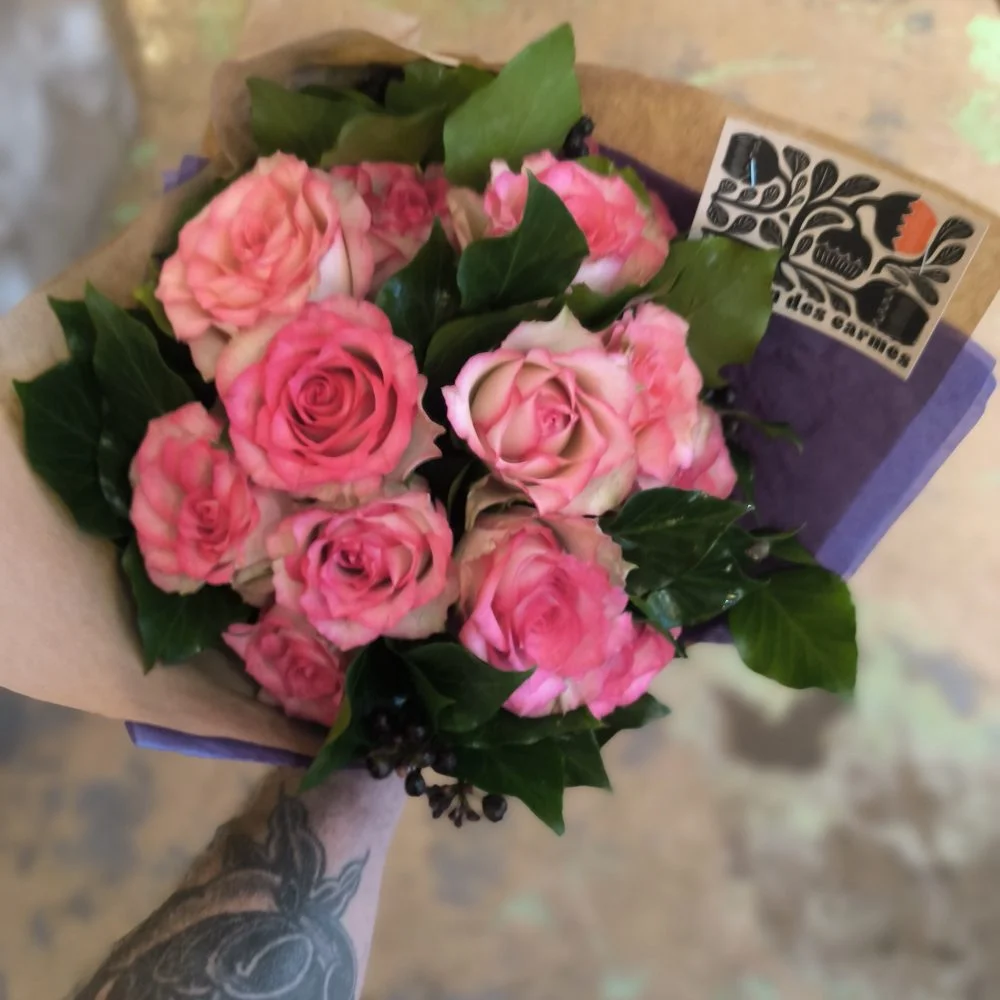 Bouquet de petites roses, par Le Jardin des Carmes, fleuriste à Langon