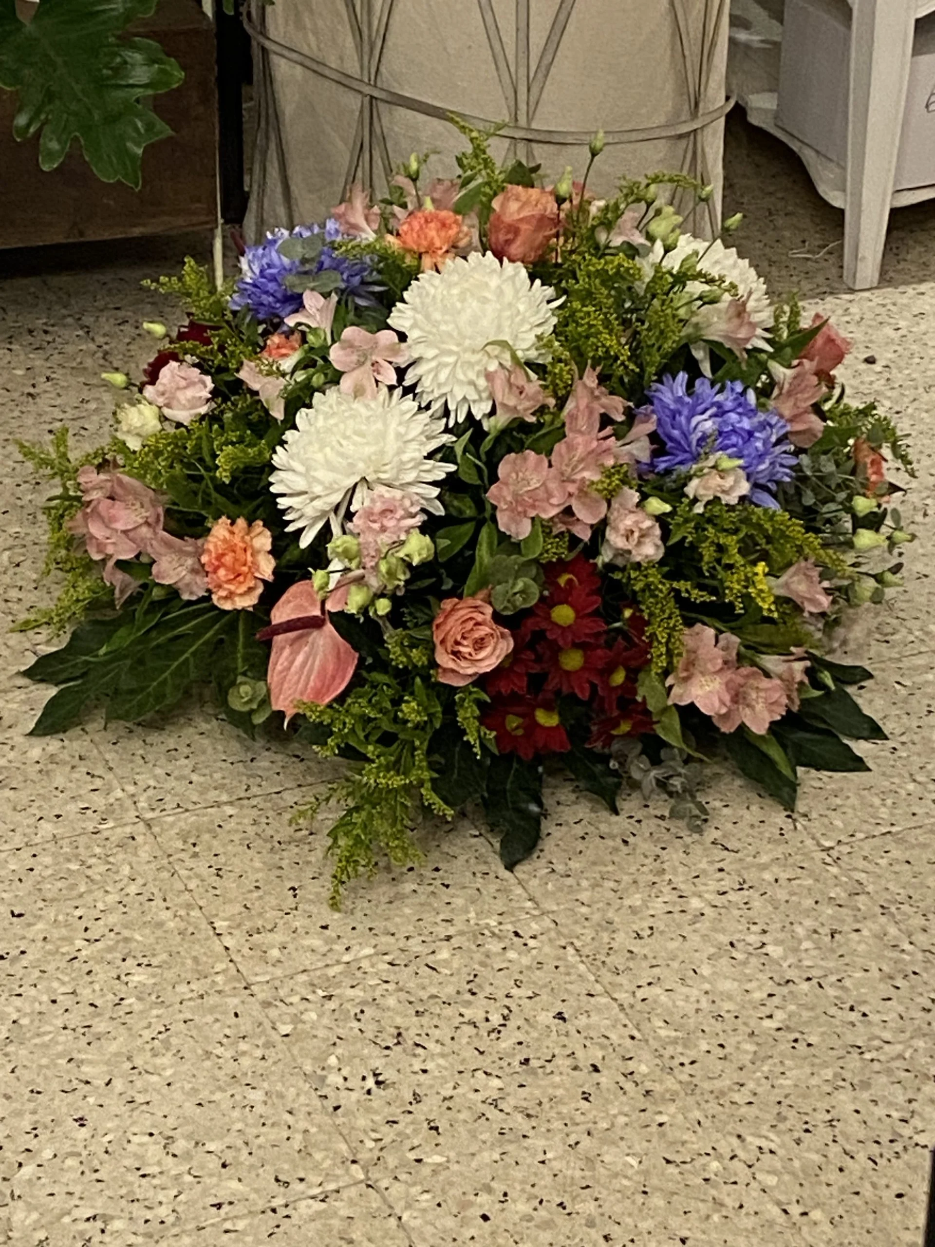 Coussin rond deuil, par Histoire de Fleurs Rougemont, fleuriste à Rougemont