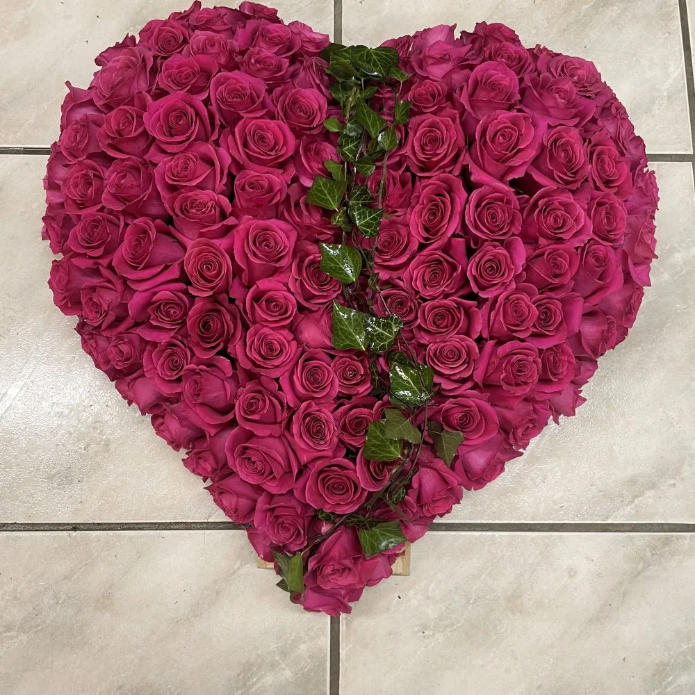 Cœur plein que de roses, par Fleurs & Nature, fleuriste à Saintes