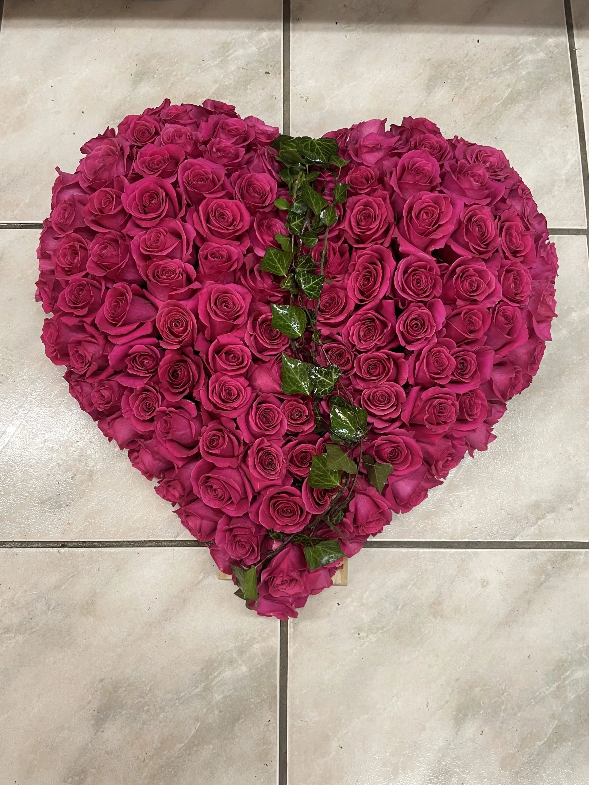 Cœur plein que de roses, par Fleurs & Nature, fleuriste à Saintes