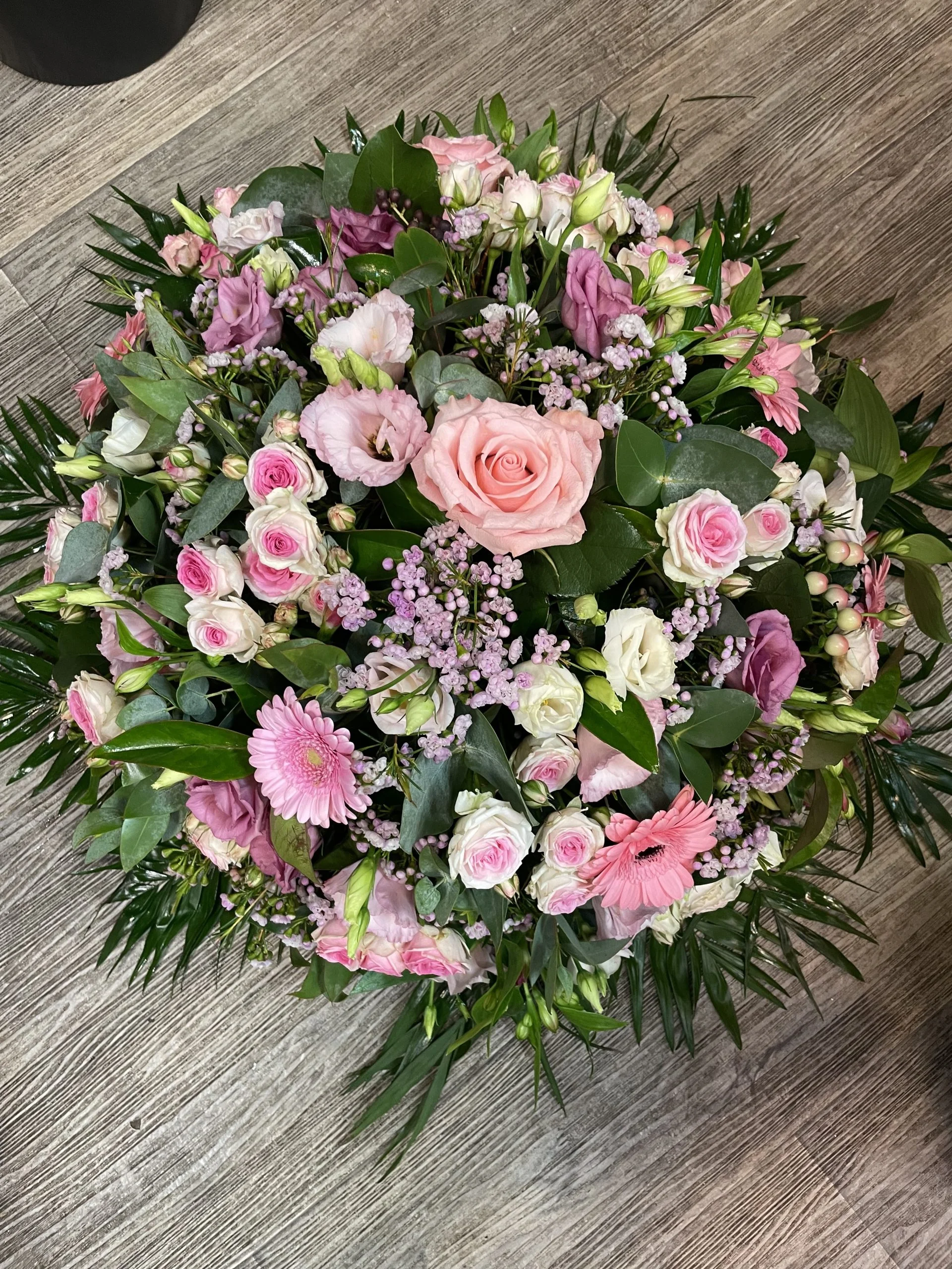 Coussin rond de deuil, par Fleurs & Nature, fleuriste à Saintes