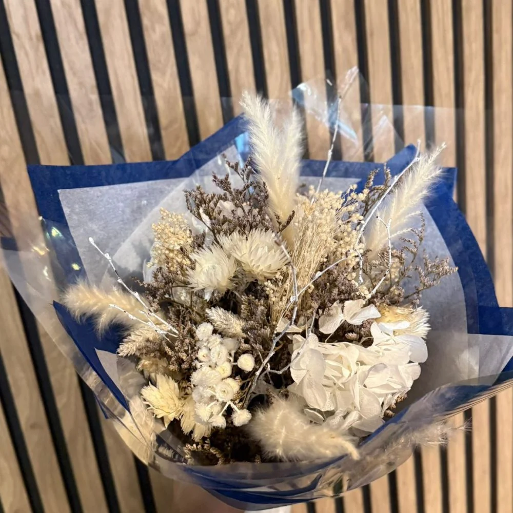 Fleurs séchées Blanche, par Les fleurs de Célony, fleuriste à Aix-en-Provence