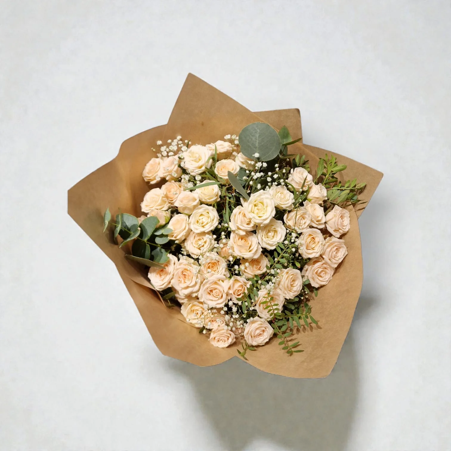 Soft Ivory Rose Bouquet, par Les fleurs de Mila, fleuriste à Londerzeel