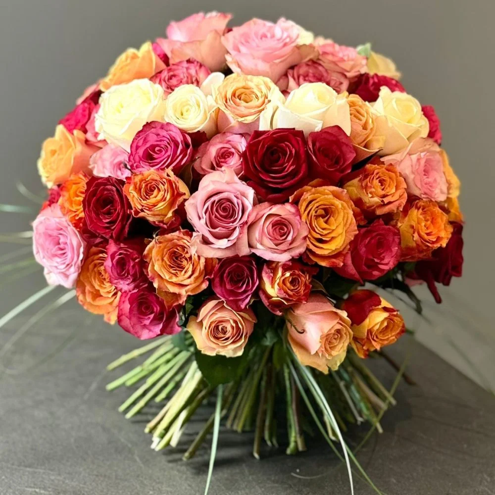 Bouquet roses multicolores, par Les fleurs de Célony, fleuriste à Aix-en-Provence