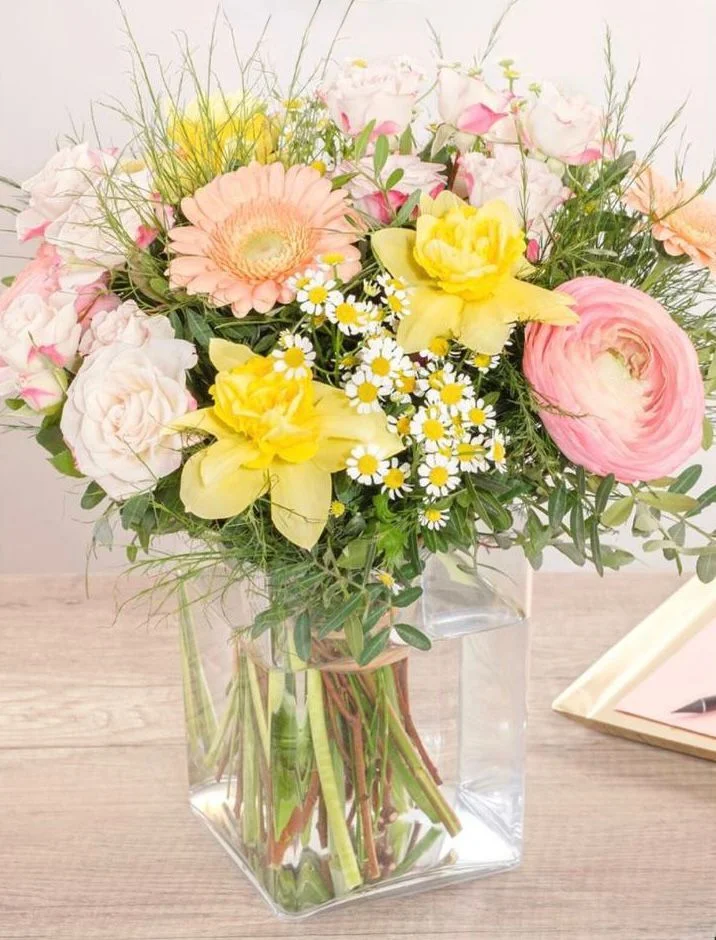 Bouquet Fête des Grands-Mères – Tendresse florale, par Les fleurs de Célony, fleuriste à Aix-en-Provence