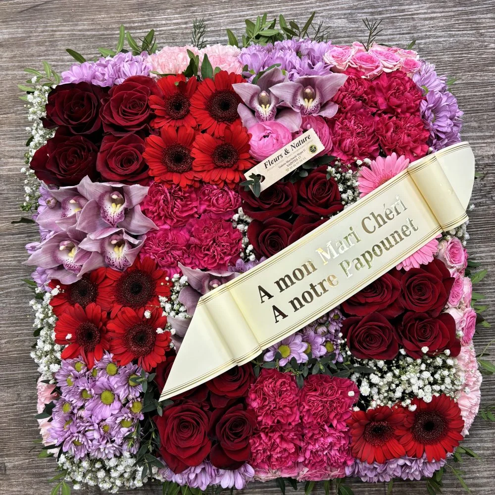 Coussin carré, par Fleurs & Nature, fleuriste à Saintes