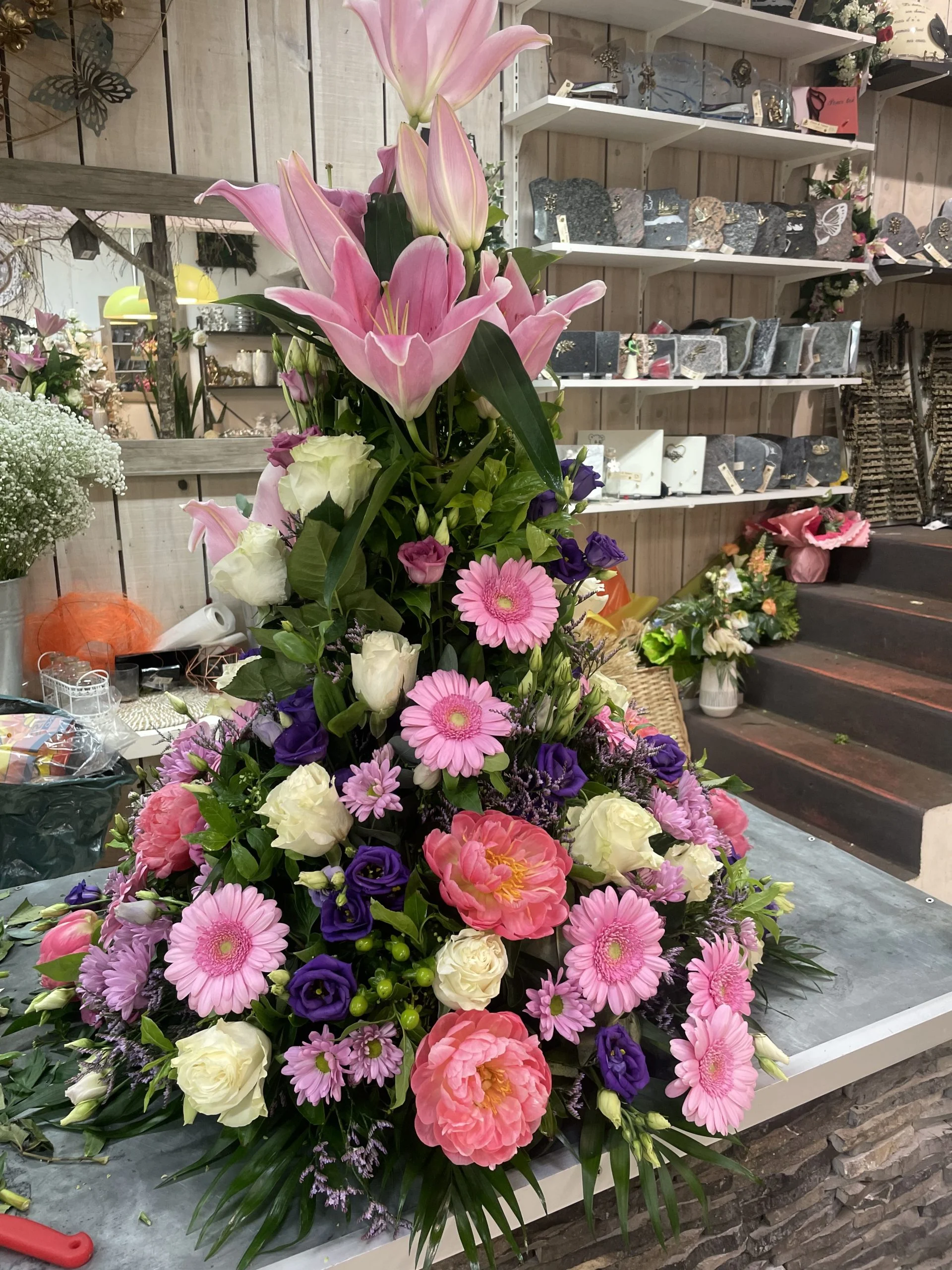 Coussin conique, par Fleurs & Nature, fleuriste à Saintes