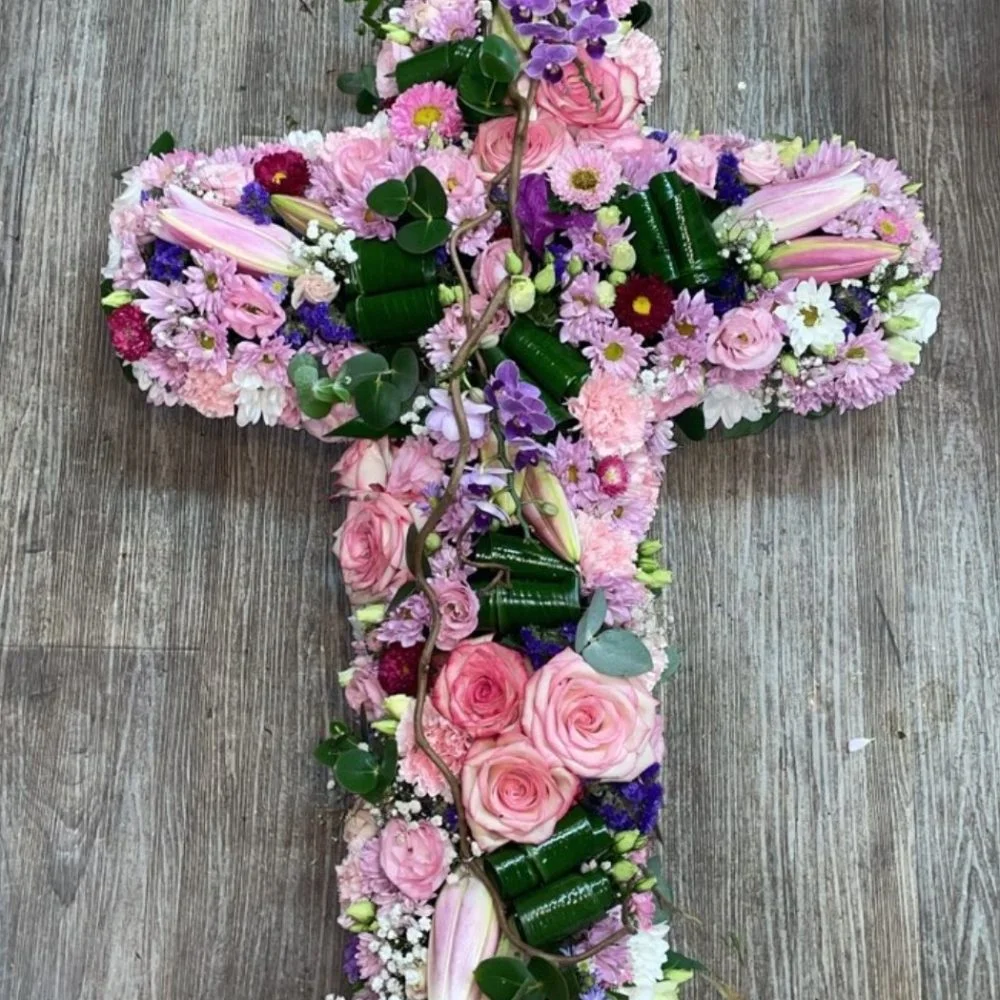 Croix, par Fleurs & Nature, fleuriste à Saintes