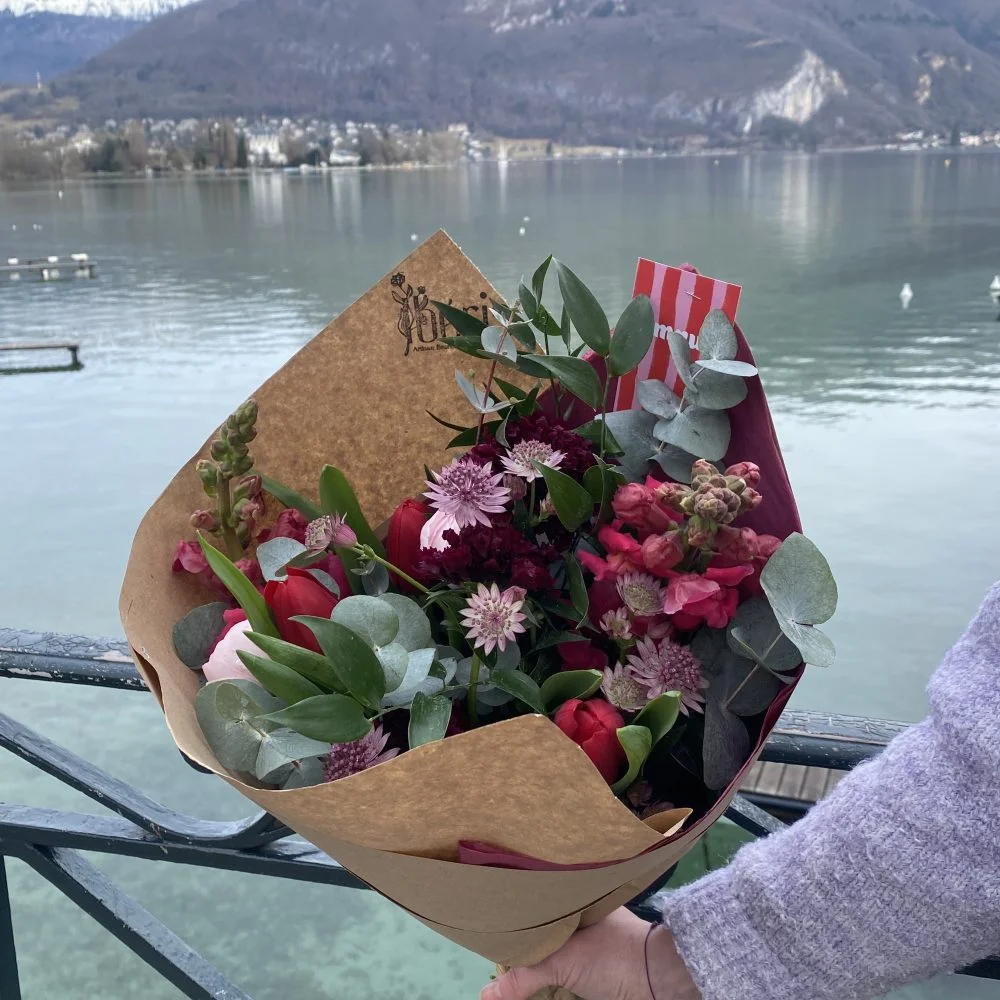 Bouquet Saint-Valentin, par Iberis Annecy, fleuriste à Annecy