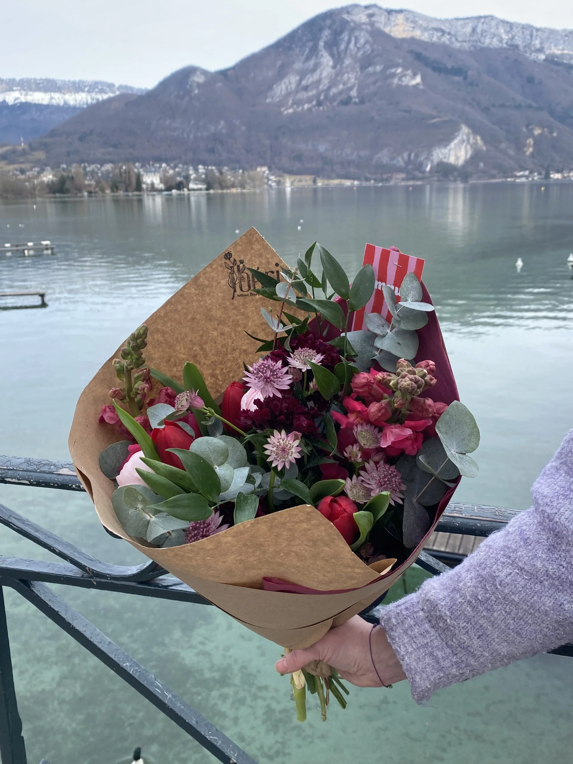 Bouquet Saint-Valentin, par Iberis Annecy, fleuriste à Annecy