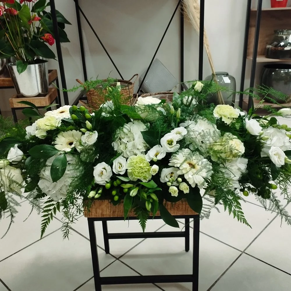 Gerbe de Deuil allongée, par Atelier Canopée, fleuriste à Villars