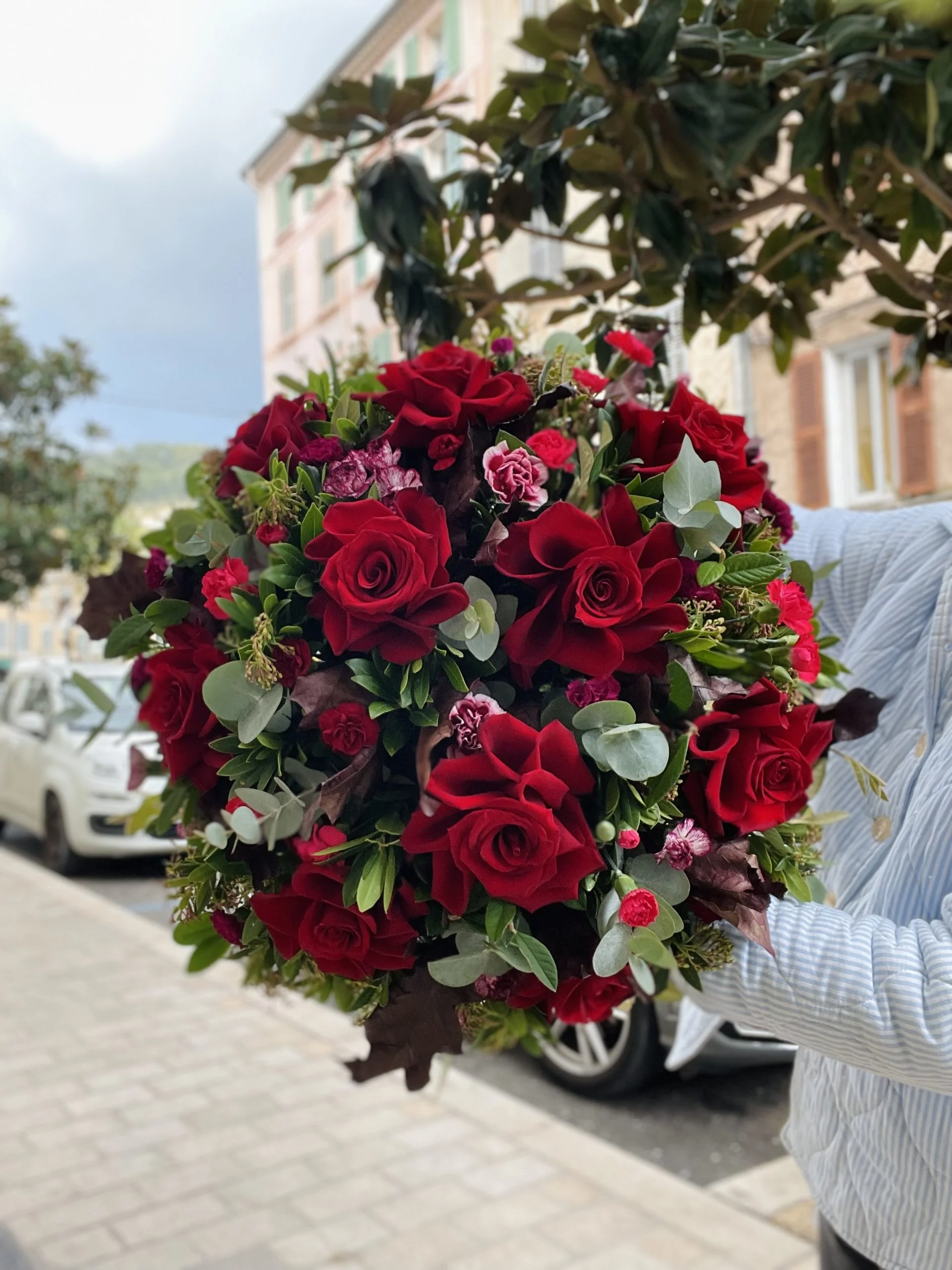 Gerbe ronde pour décès, par La Rose d'Or, fleuriste à Ollioules