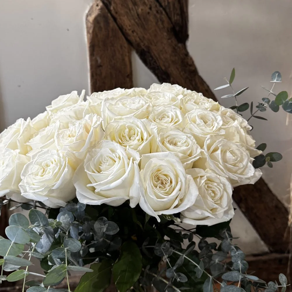 Bouquet de Roses blanches, par Les Fleurs de Lutece, fleuriste à Paris