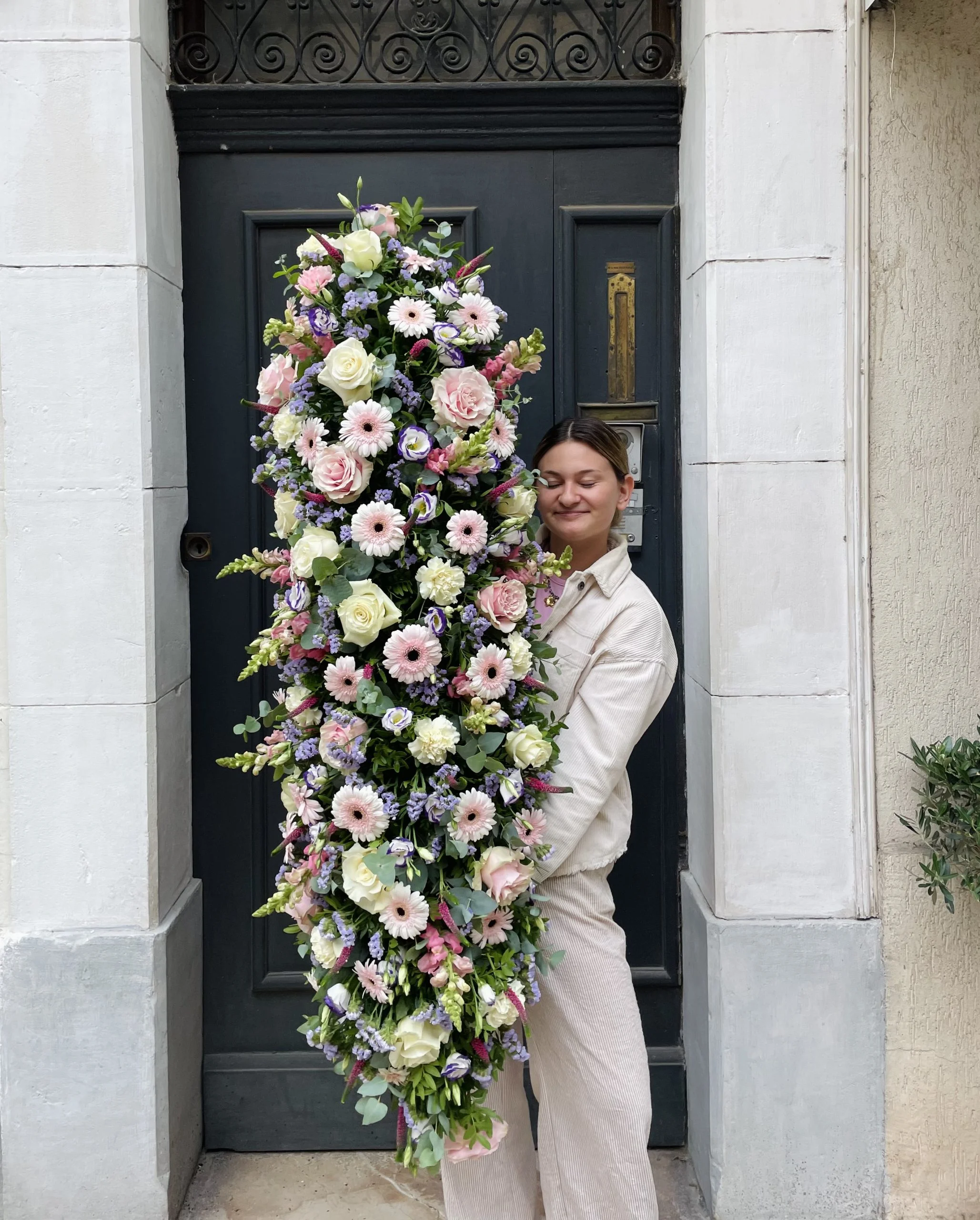 Raquette fleurie pour hommage, par La Rose d'Or, fleuriste à Ollioules