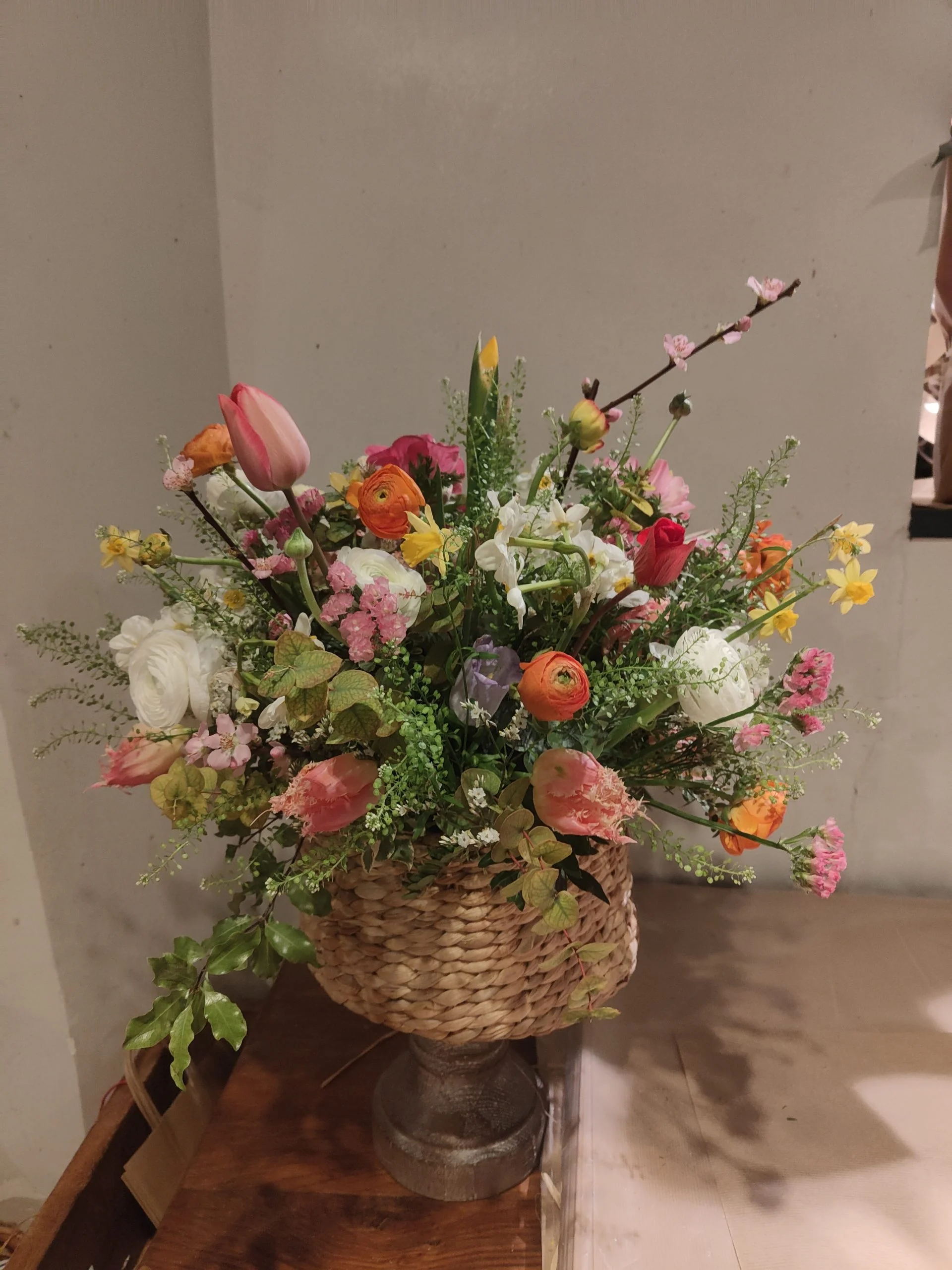Panier fleuri d&rsquo;obsèques, par La Belle Saison, fleuriste à Toulouse