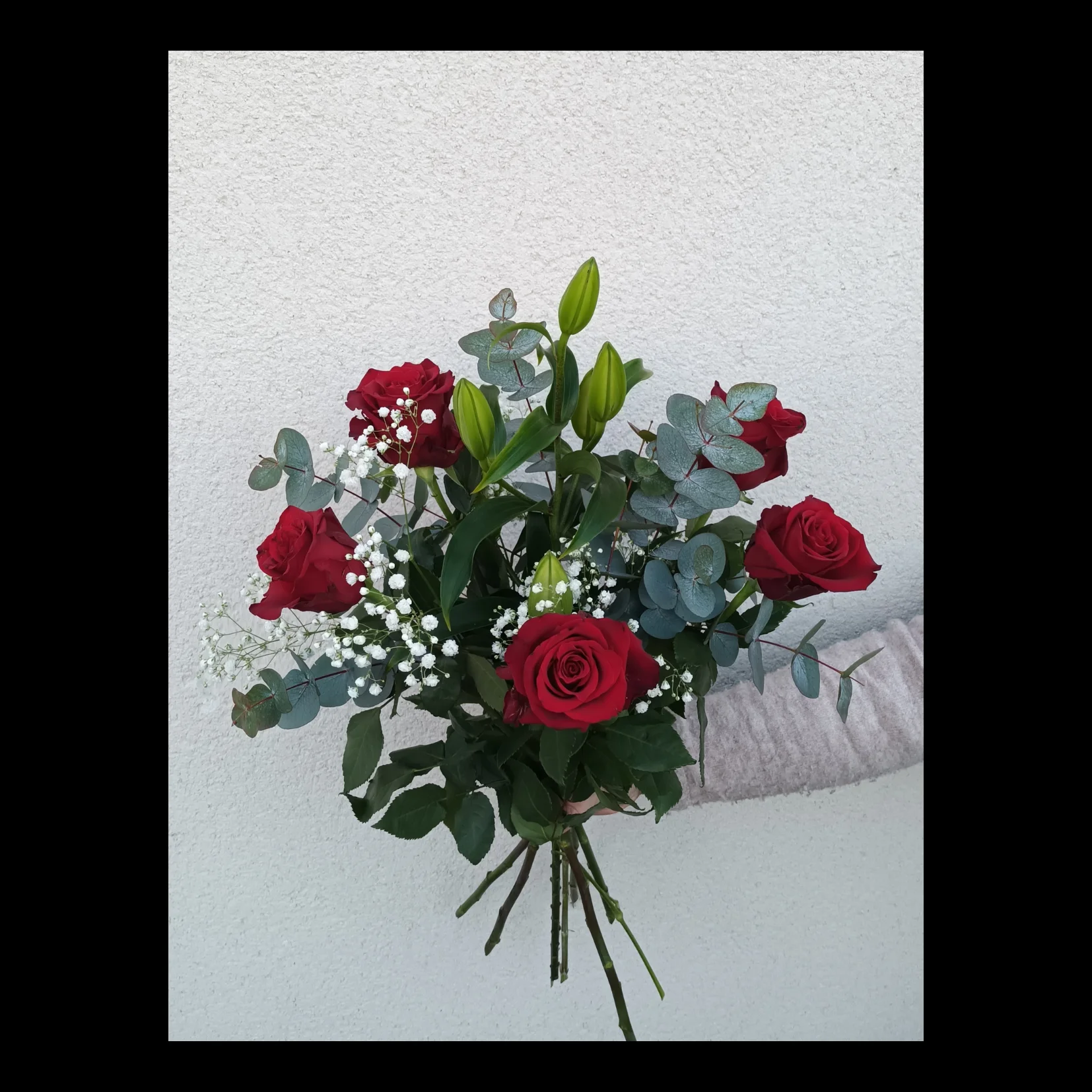 Bouquet lys roses rouge, par Monloup artisan fleuriste, fleuriste à Roanne