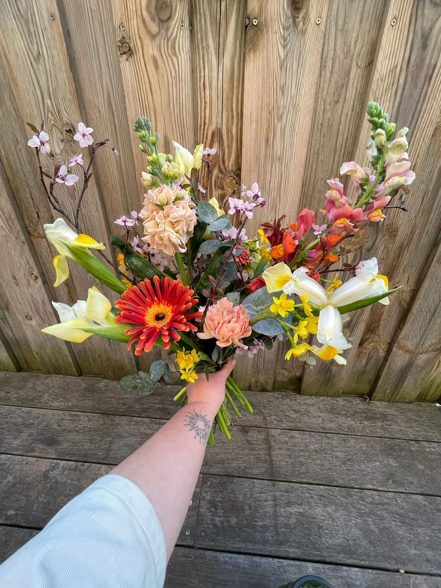 Bouquet saison printemps, par Le Jardin de O'hara, fleuriste à Pontoise
