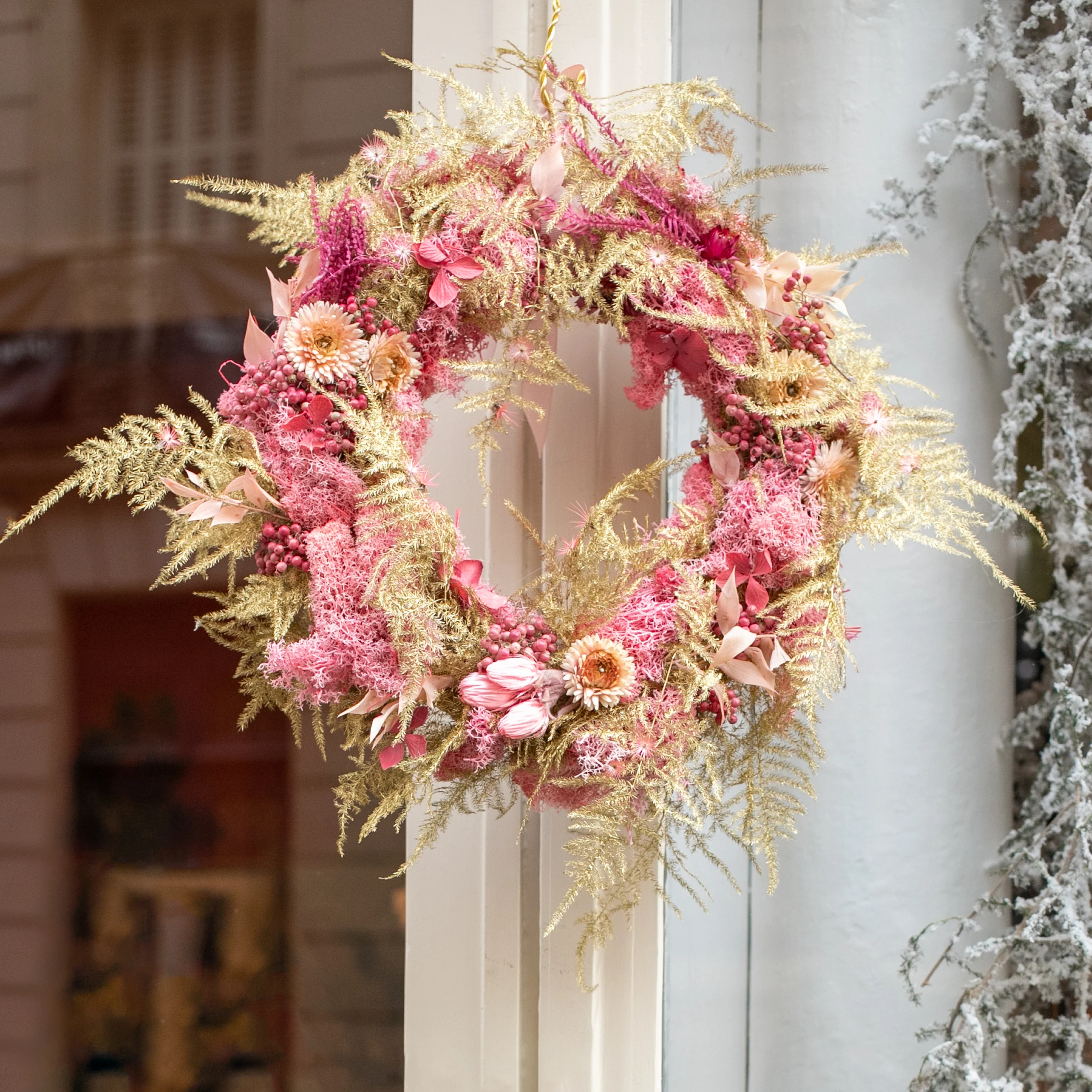 Couronnes de fleurs - Livraison de bouquets de fleurs par vos fleuristes préférés