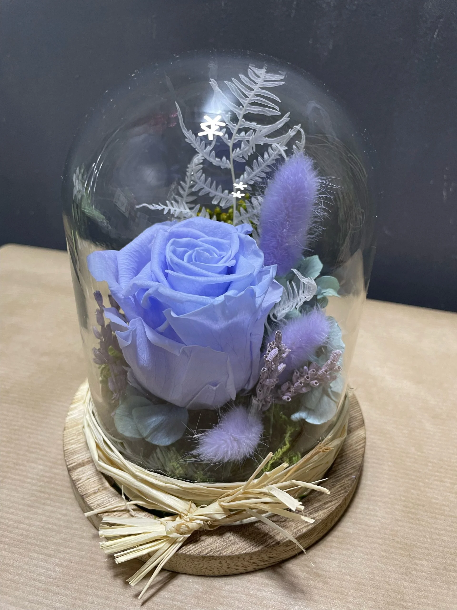Rose stabilisée Bleu cloche, par Eglantine et Pivoine, fleuriste à Davézieux