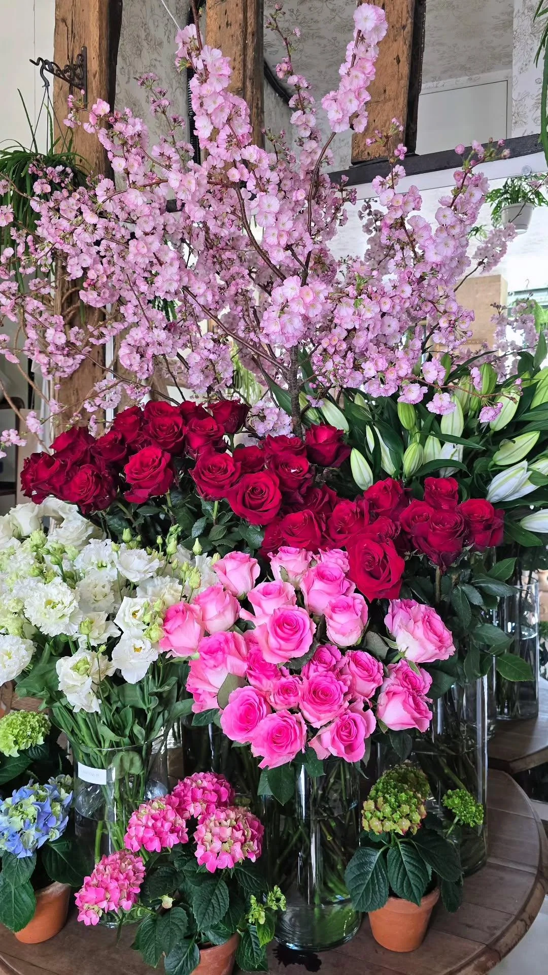 Flower delivery in Paris and the surrounding area by Les Fleurs de Lutece, an artisan florist