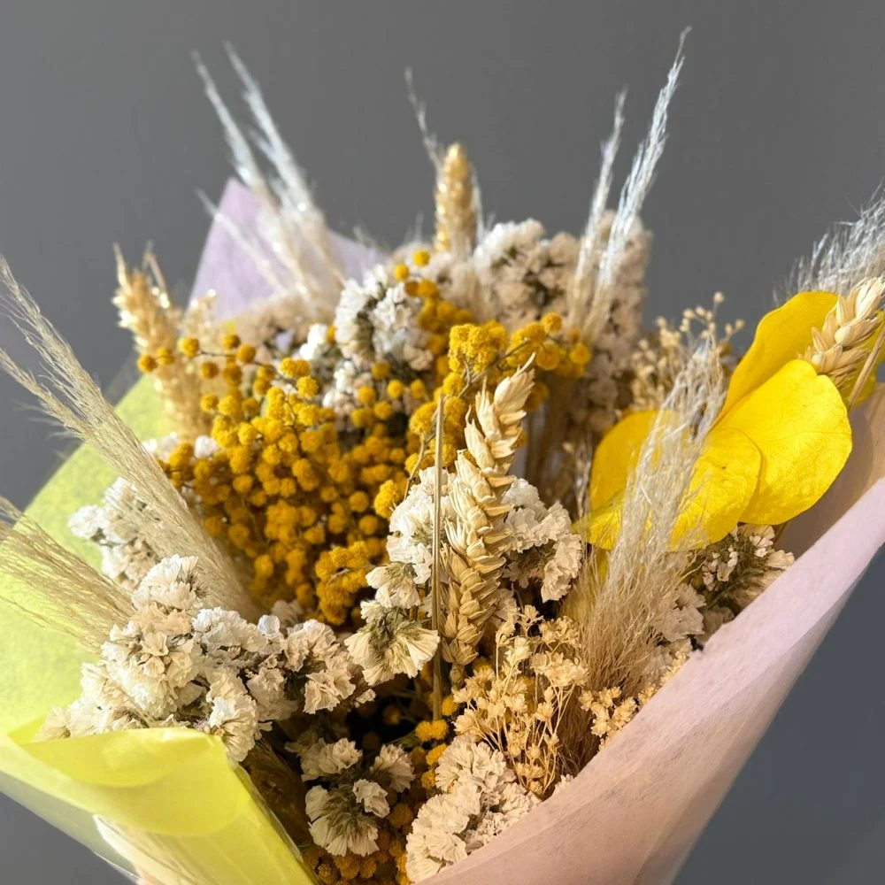 Fleurs séchées . jaune, par Les fleurs de Célony, fleuriste à Aix-en-Provence