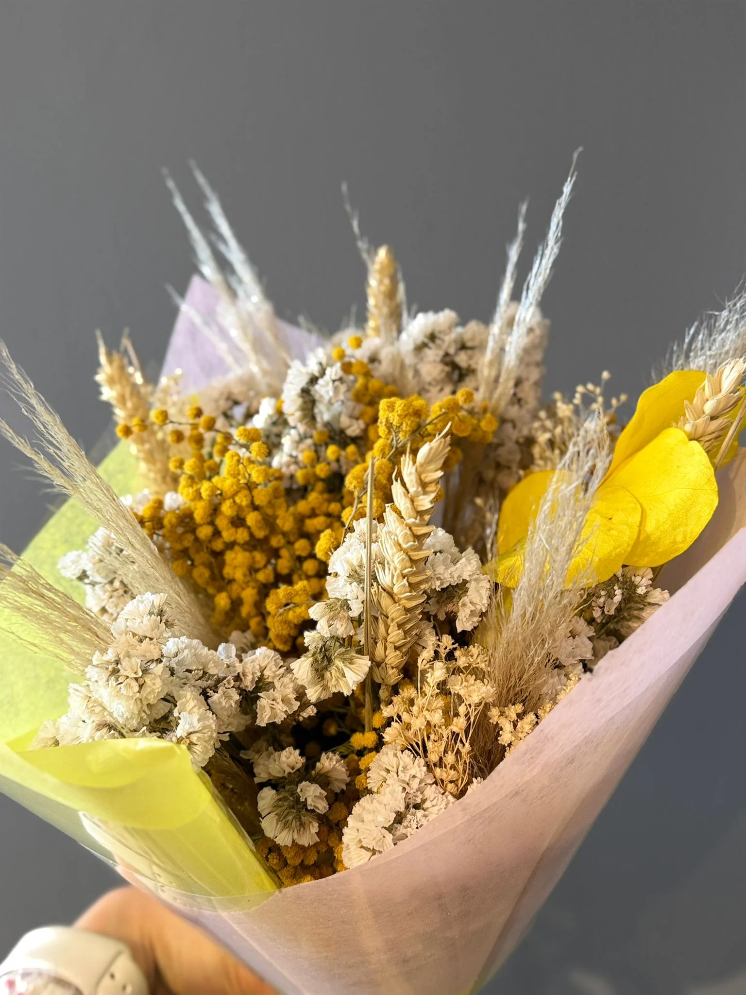 Fleurs séchées . jaune, par Les fleurs de Célony, fleuriste à Aix-en-Provence