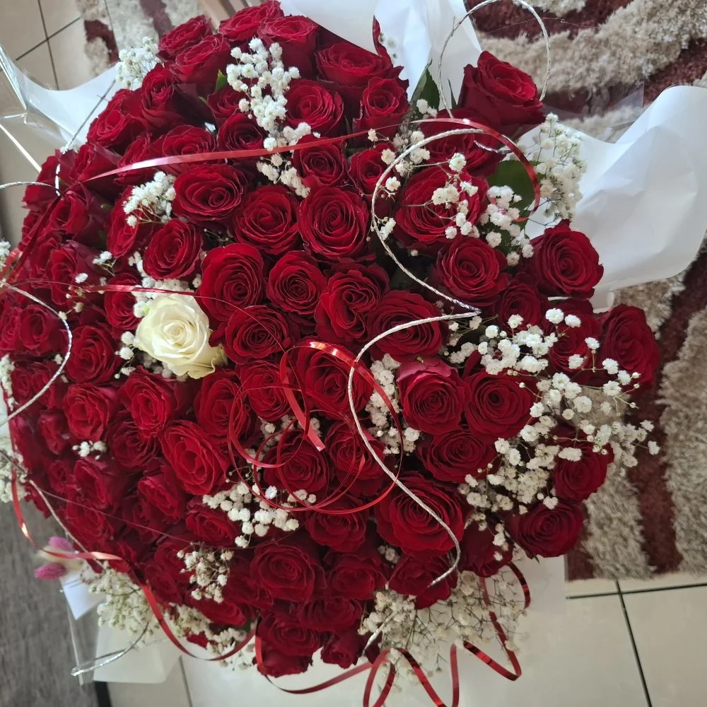L’Amour Éternel ❤️(101 Roses), par Céline Création Florale, fleuriste à Le Tampon