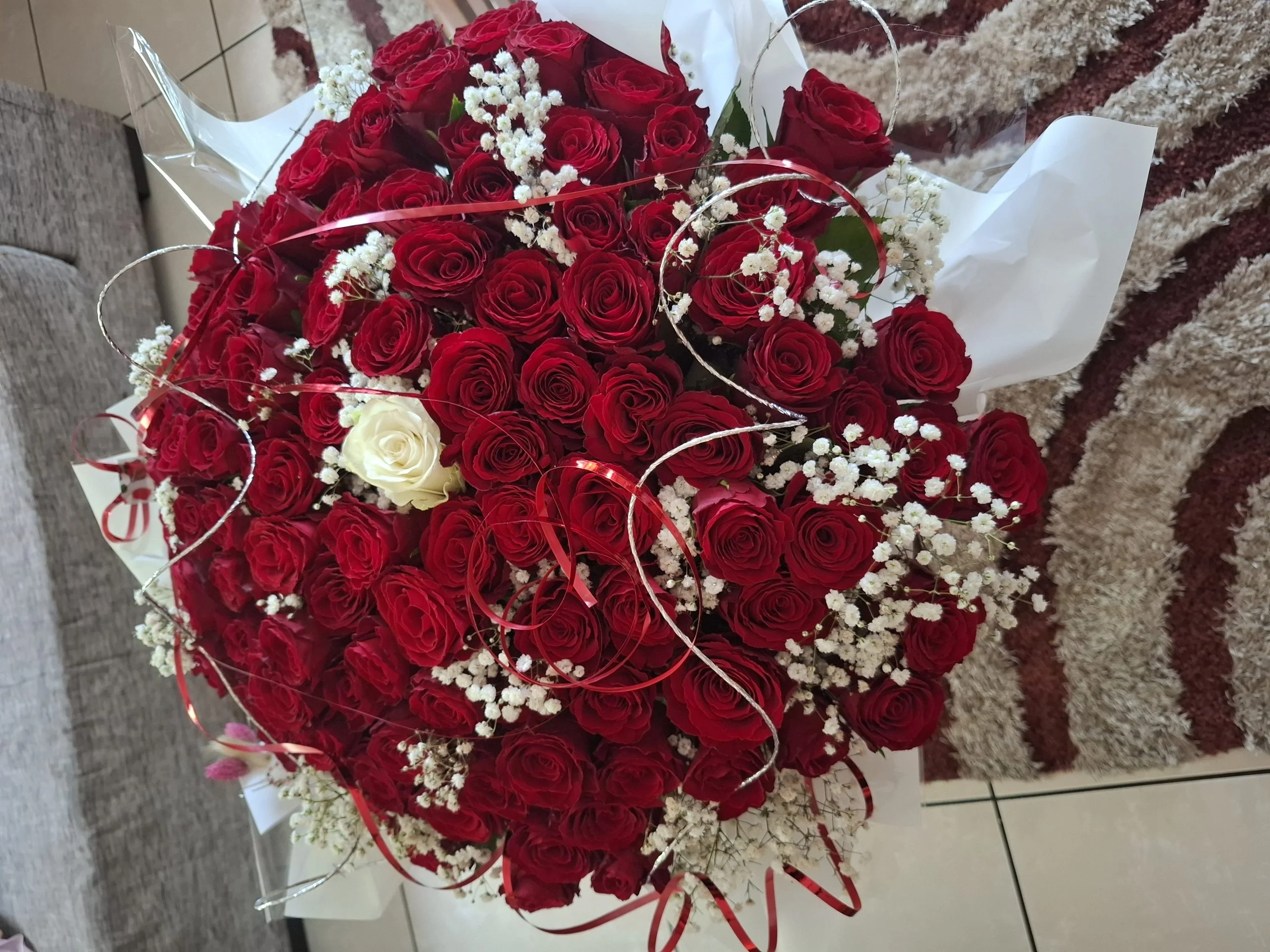 L’Amour Éternel ❤️(101 Roses), par Céline Création Florale, fleuriste à Le Tampon