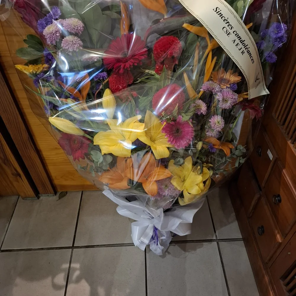 Gerbe ou bouquet de Deuil, par Céline Création Florale, fleuriste à Le Tampon