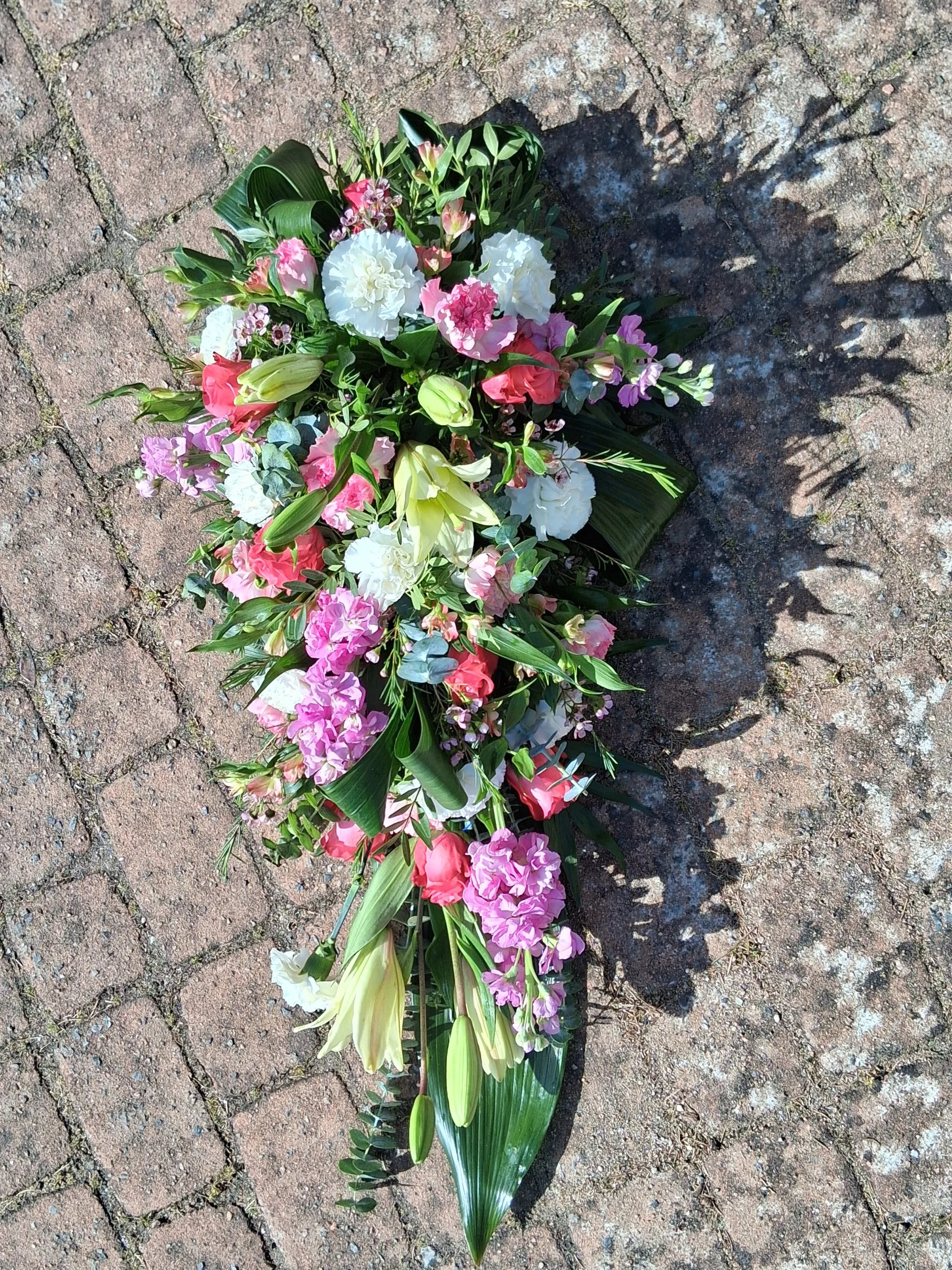 Gerbe à la Main, par Bonheur des fleurs, fleuriste à La Montagne