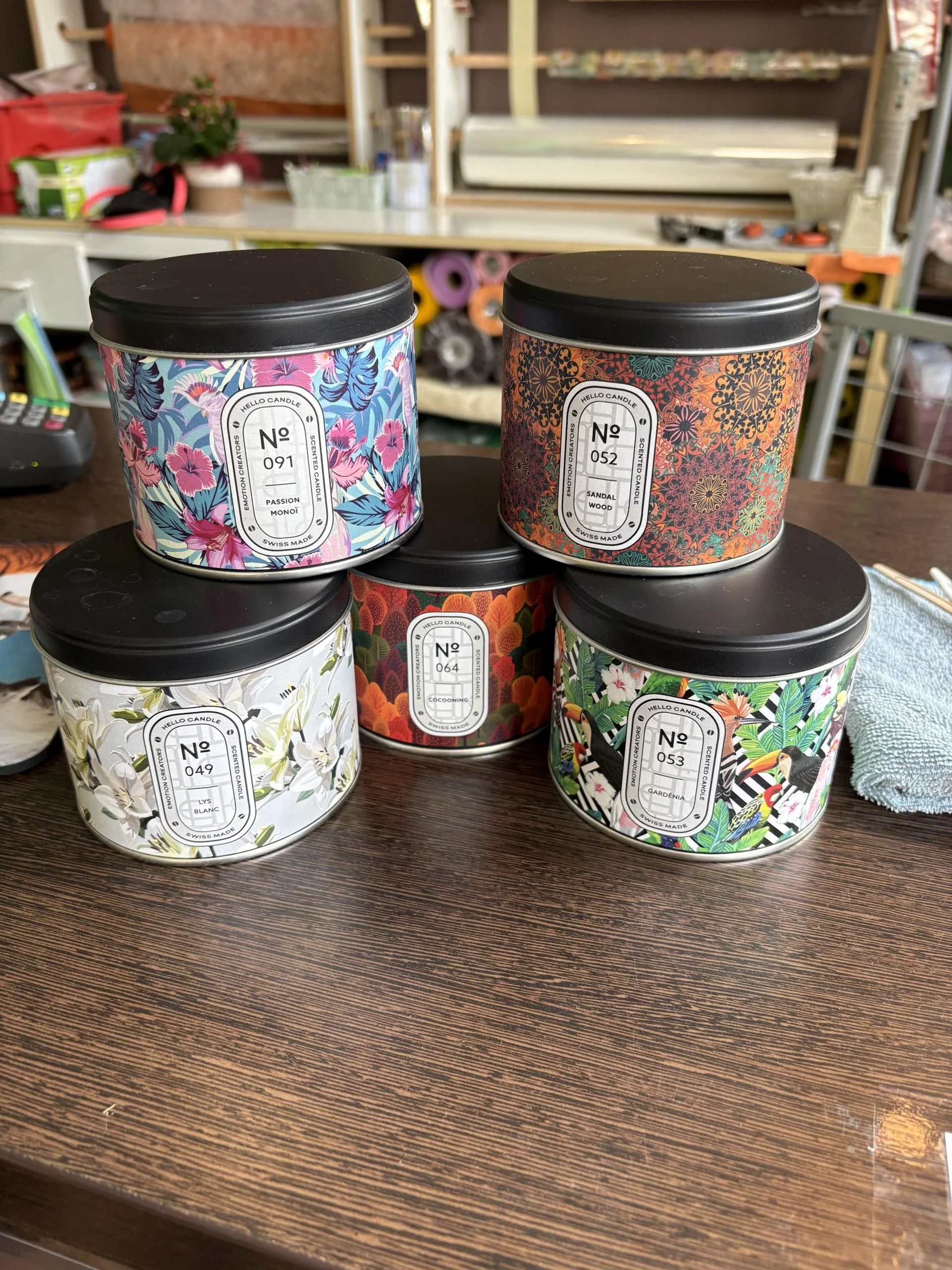 bougie hello candle, par Coeur de Fleur, fleuriste à Gembloux