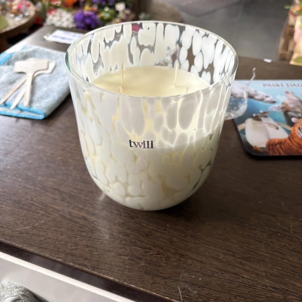 bougie twili 900gramme 18 cm de haut, par Coeur de Fleur, fleuriste à Gembloux
