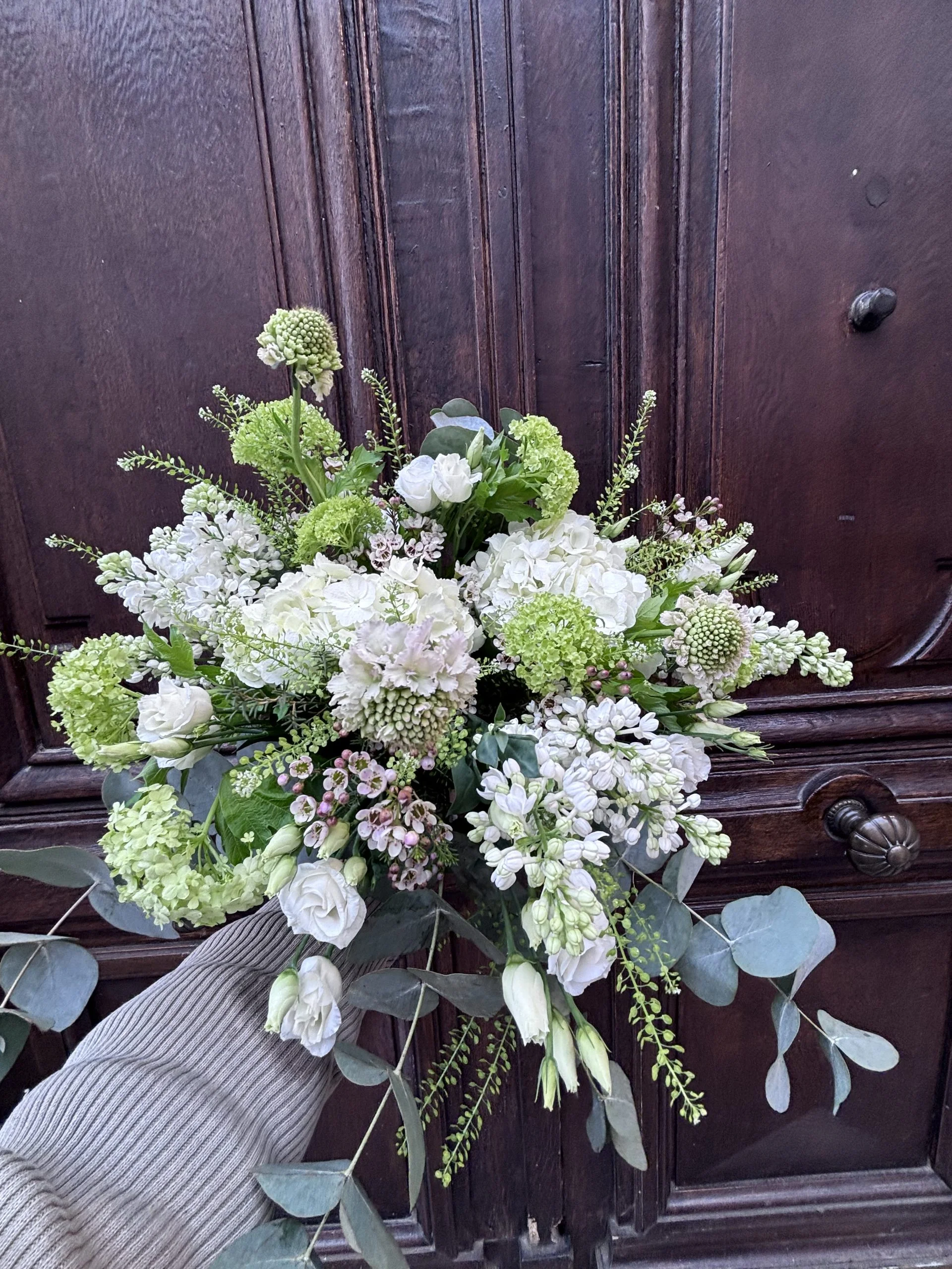 bouquet champêtre blanc et vert, par Herbacée, fleuriste à Francheville