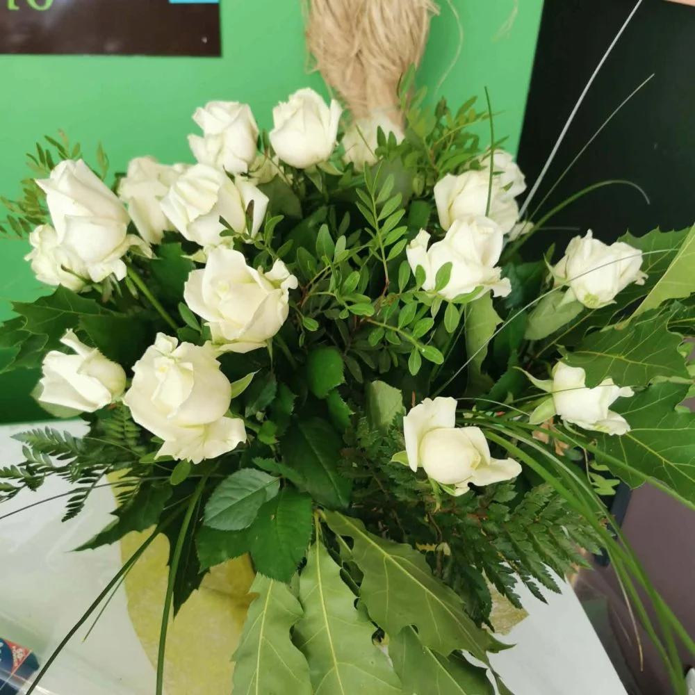 Bouquet de Roses blanches, par Coeur de Fleur, fleuriste à Gembloux
