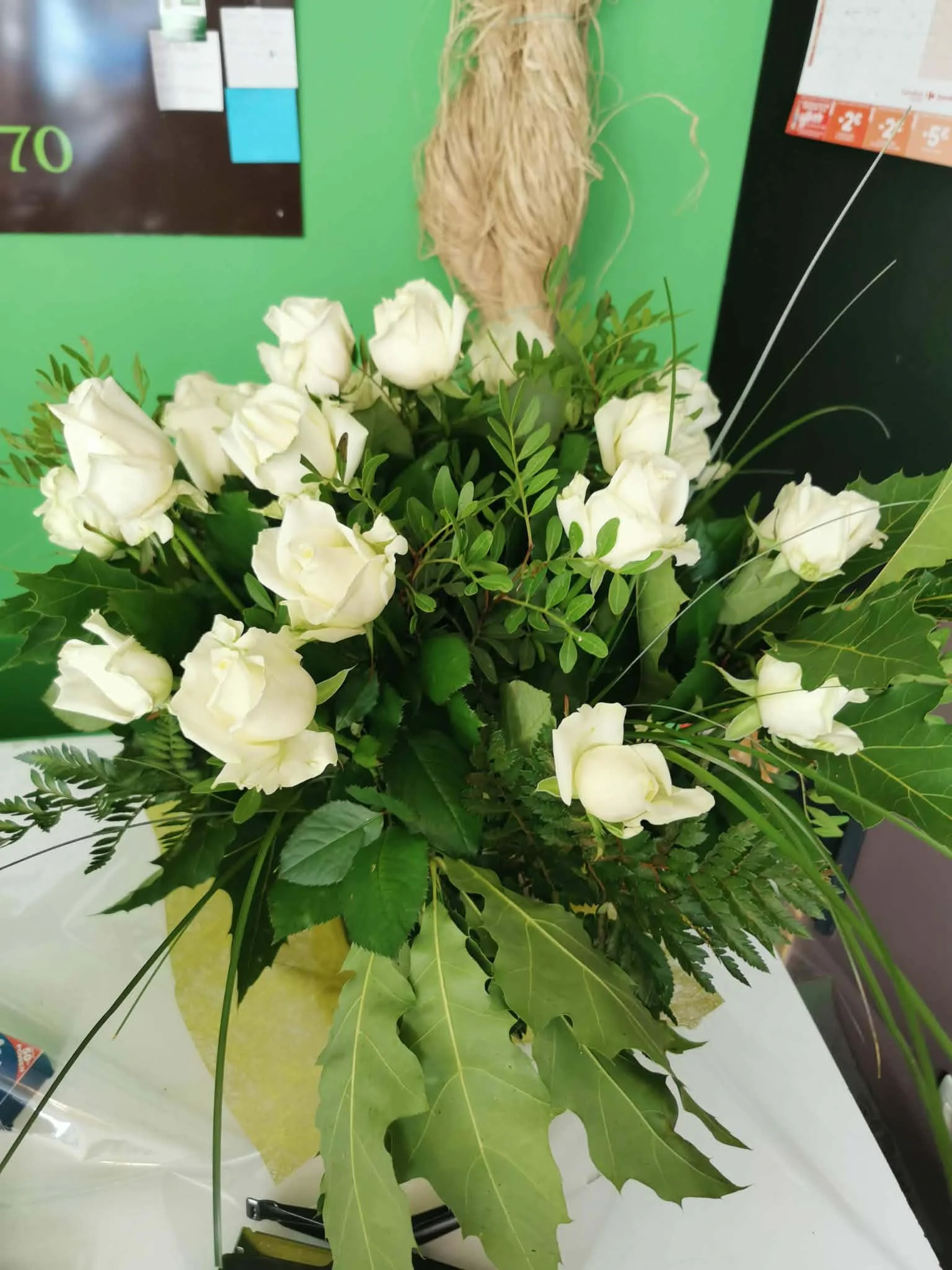 Bouquet de Roses blanches, par Coeur de Fleur, fleuriste à Gembloux