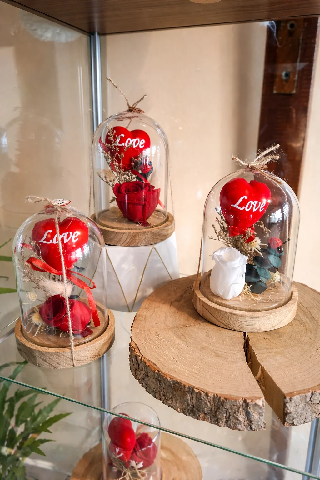 Rose éternel sous cloche, par Céline Création Florale, fleuriste à Le Tampon
