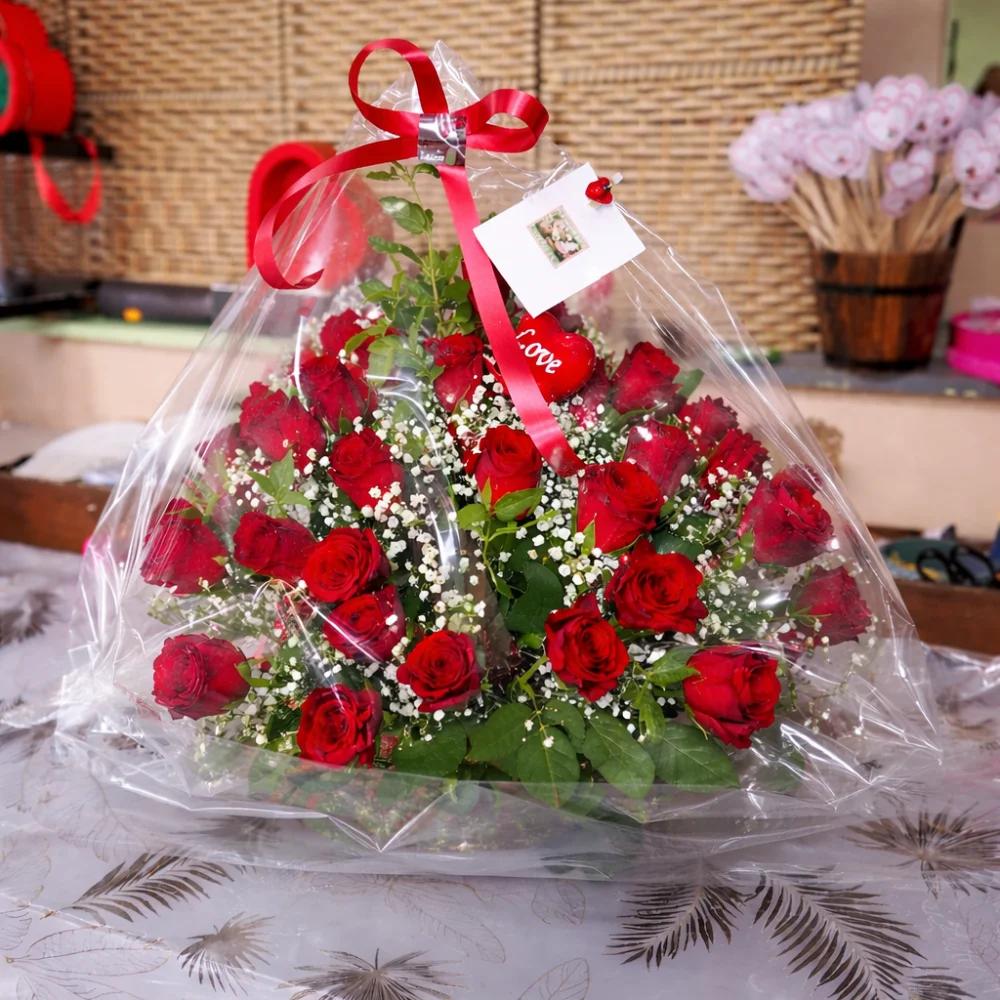 Composition de roses rouges, par Céline Création Florale, fleuriste à Le Tampon