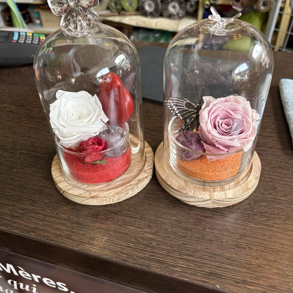 Rose éternelle sous cloche, par Coeur de Fleur, fleuriste à Gembloux