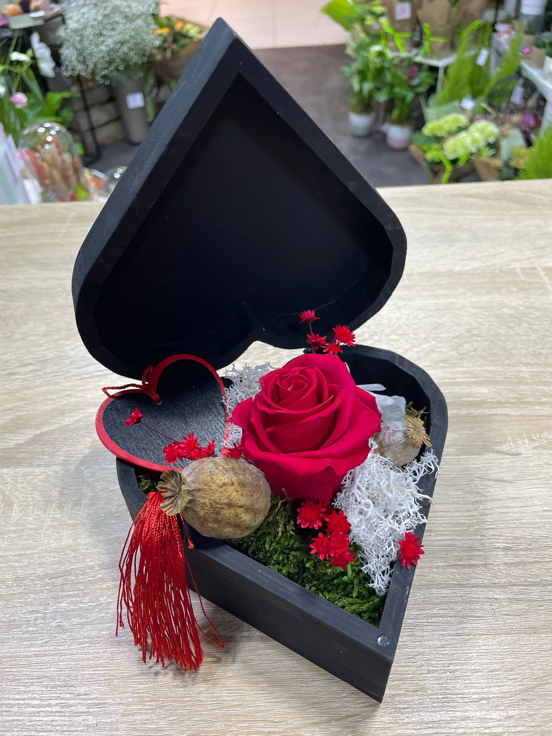 Coeur rose stabilisée rouge, par Eglantine et Pivoine, fleuriste à Davézieux