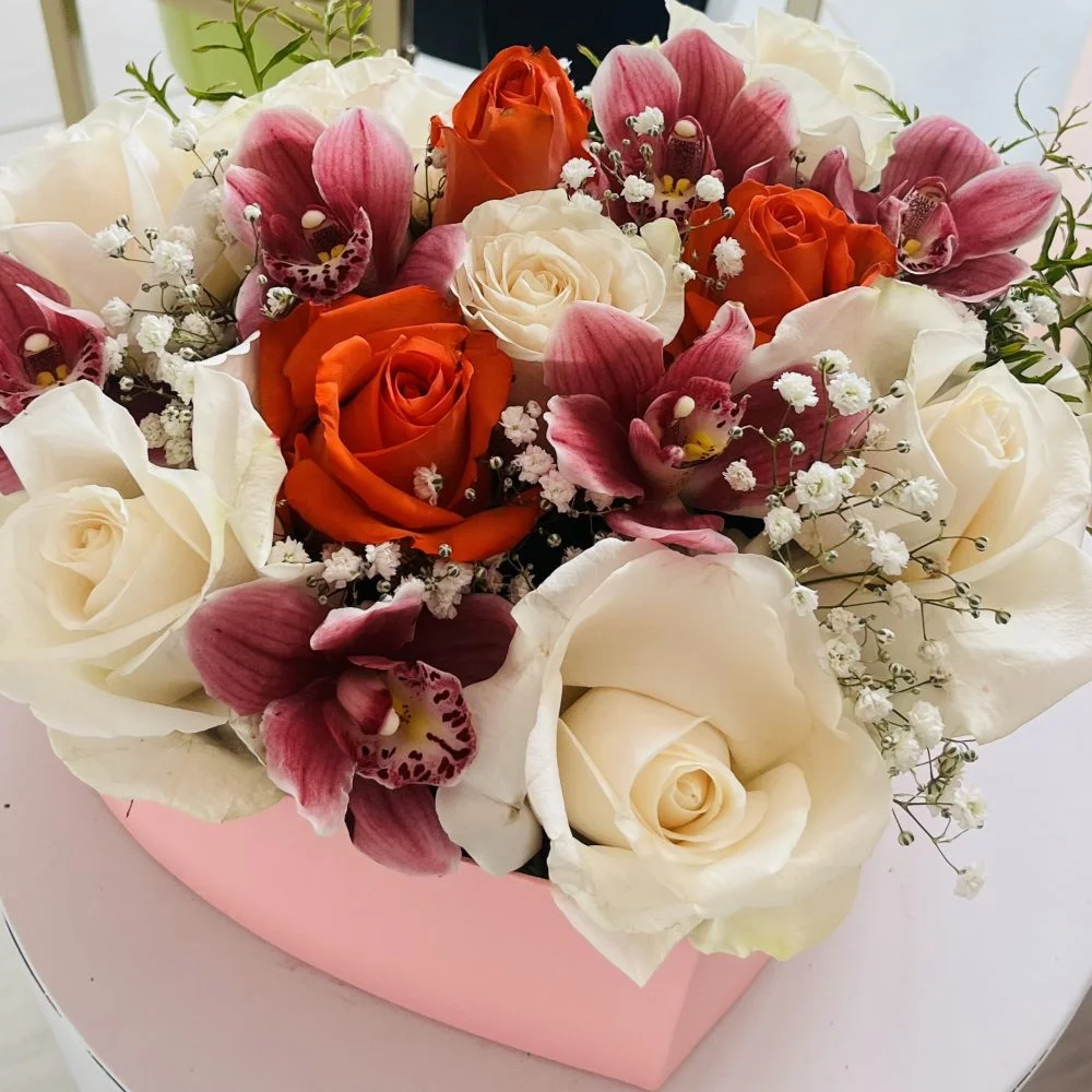 Composition boite coeur, par Passion Florale by Lili-fleurs, fleuriste à Le Moule