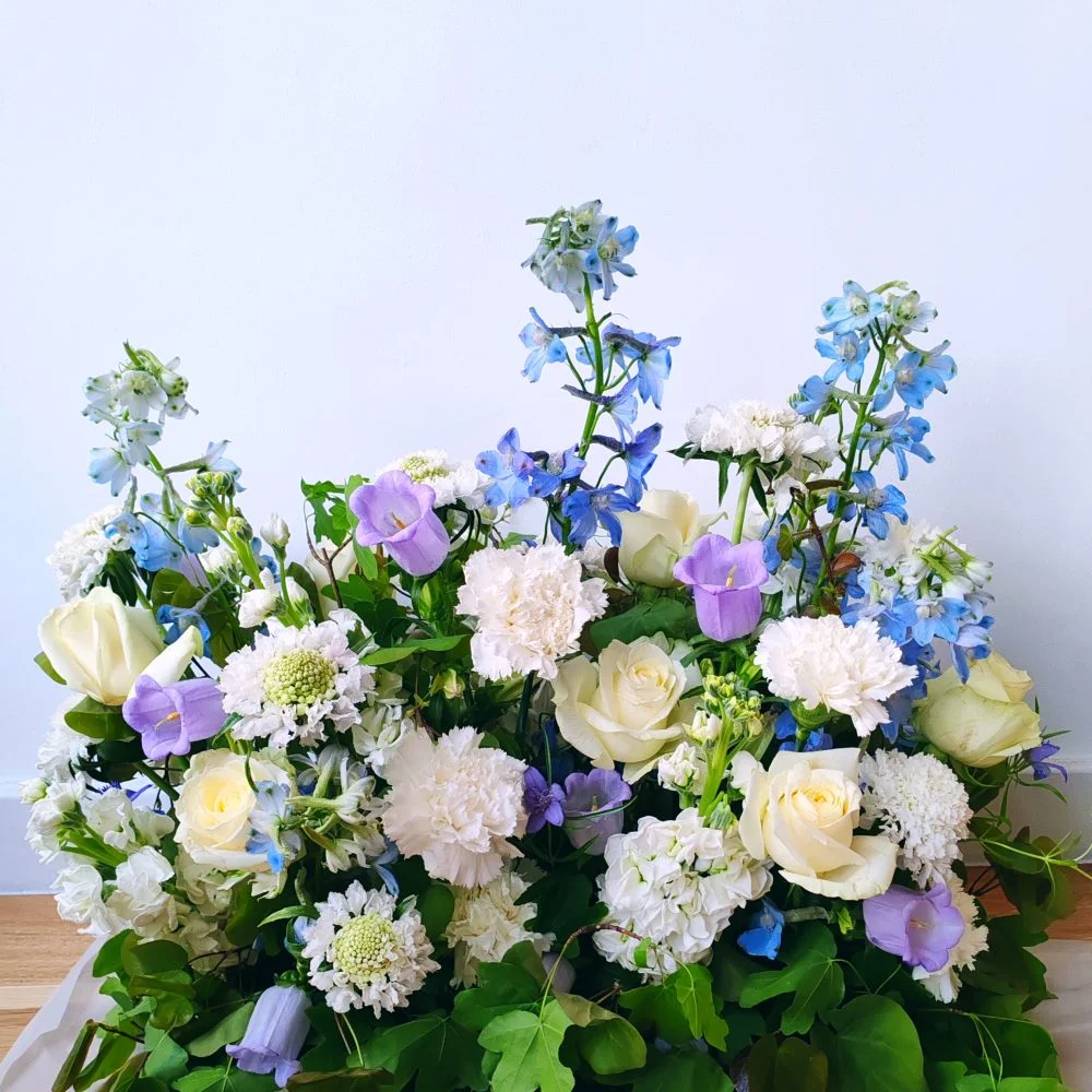 Composition Funéraire, par Les Rêveries d'Elise - Studio floral, fleuriste à Aix-en-Provence