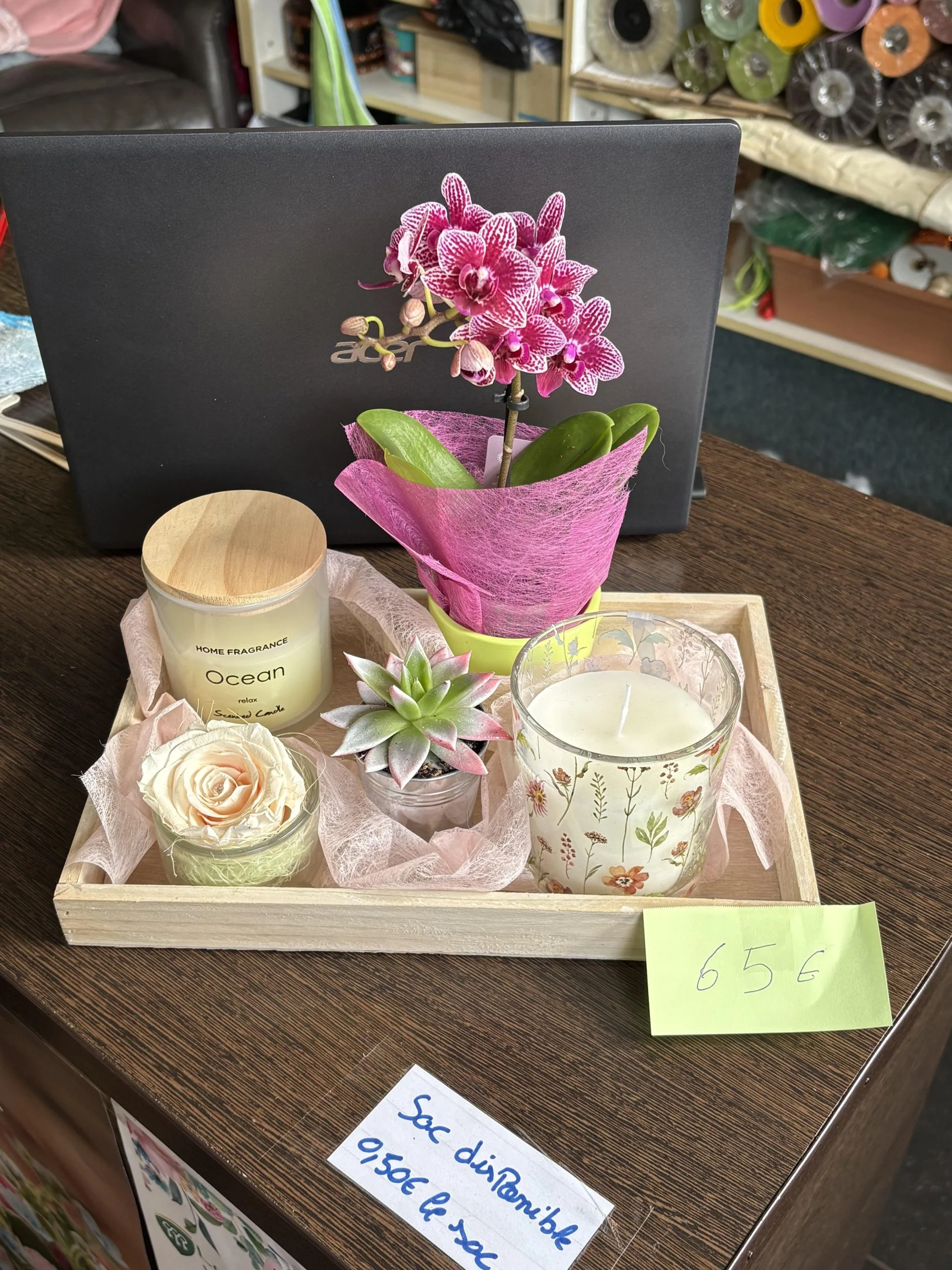 plateau cadeau, par Coeur de Fleur, fleuriste à Gembloux