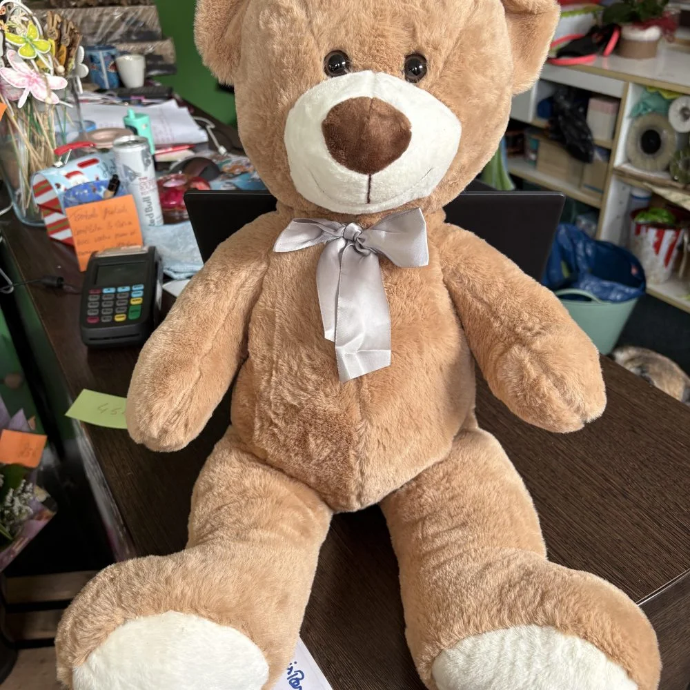 Ourson en peluche brun de 60cm, par Coeur de Fleur, fleuriste à Gembloux