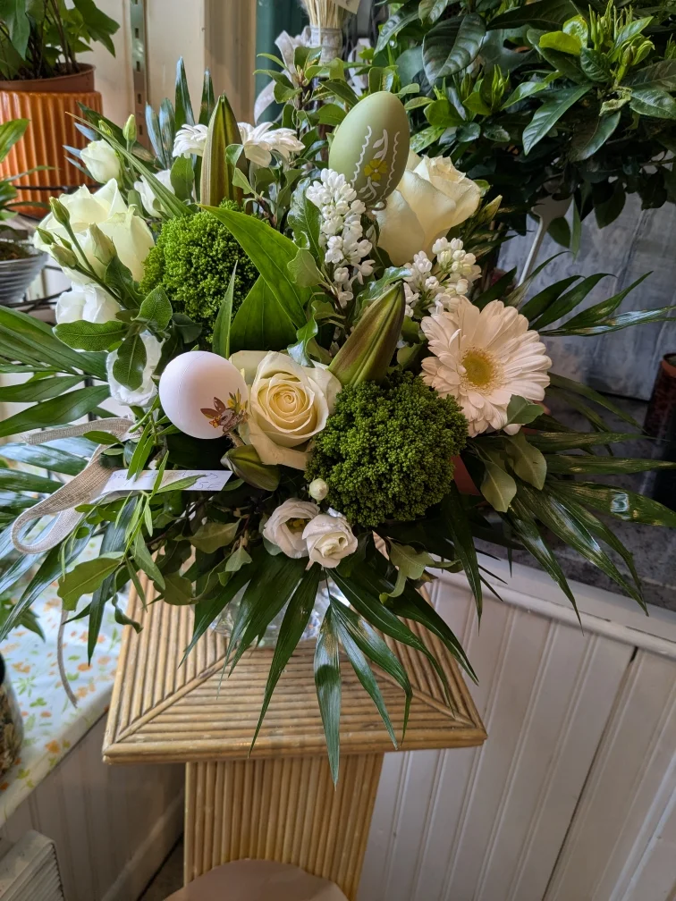 bouquetet compo paques, par Votre Fleuriste - Ponchon, fleuriste à Chazelles-sur-Lyon
